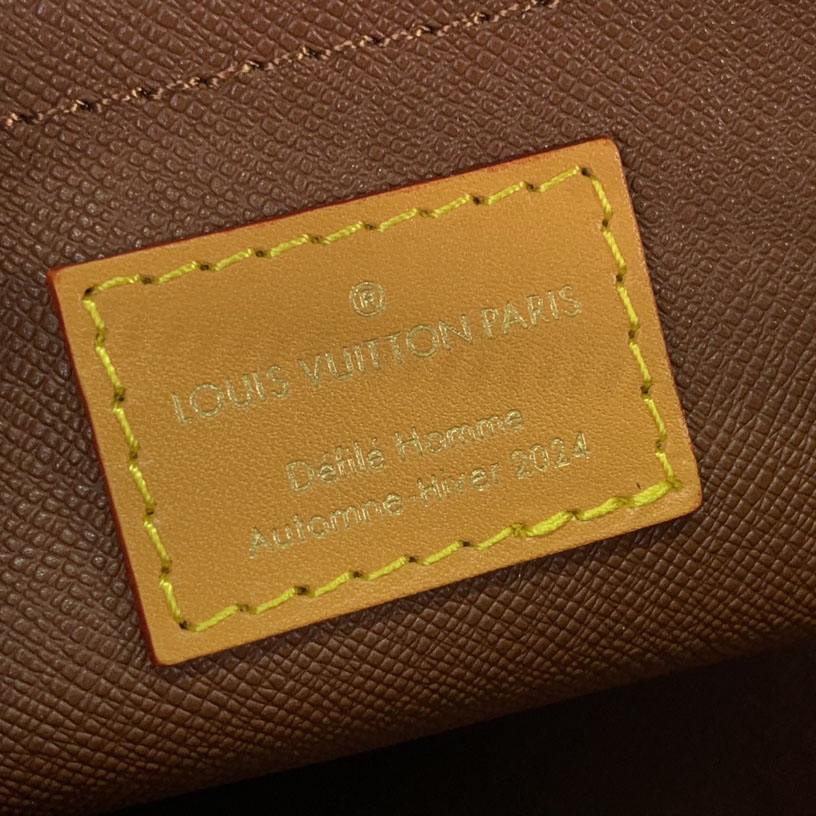 Louis Vuitton Locker Dopp Kit  M11765 - 