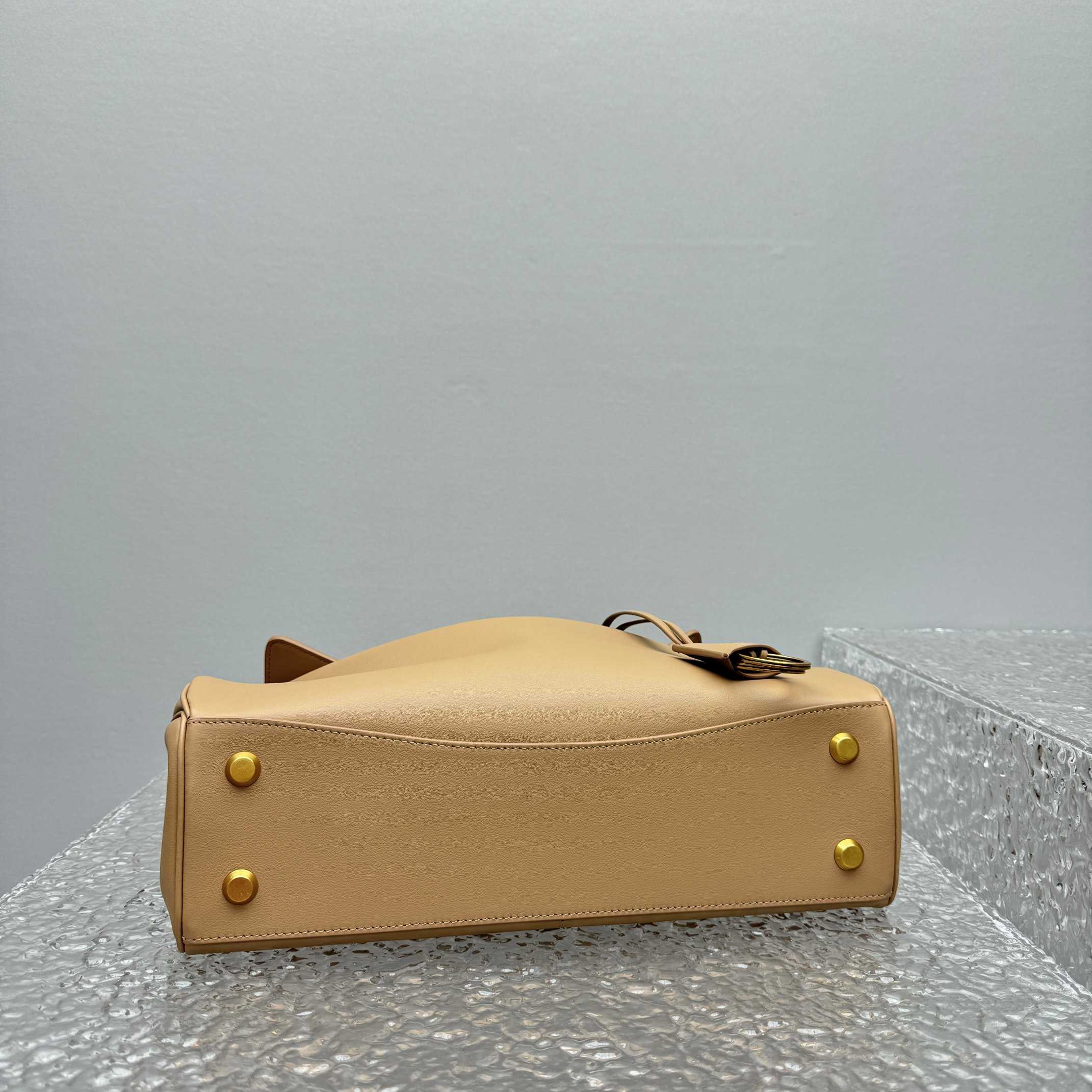 Balenciaga Rodeo Medium Handbag In Latte  - 