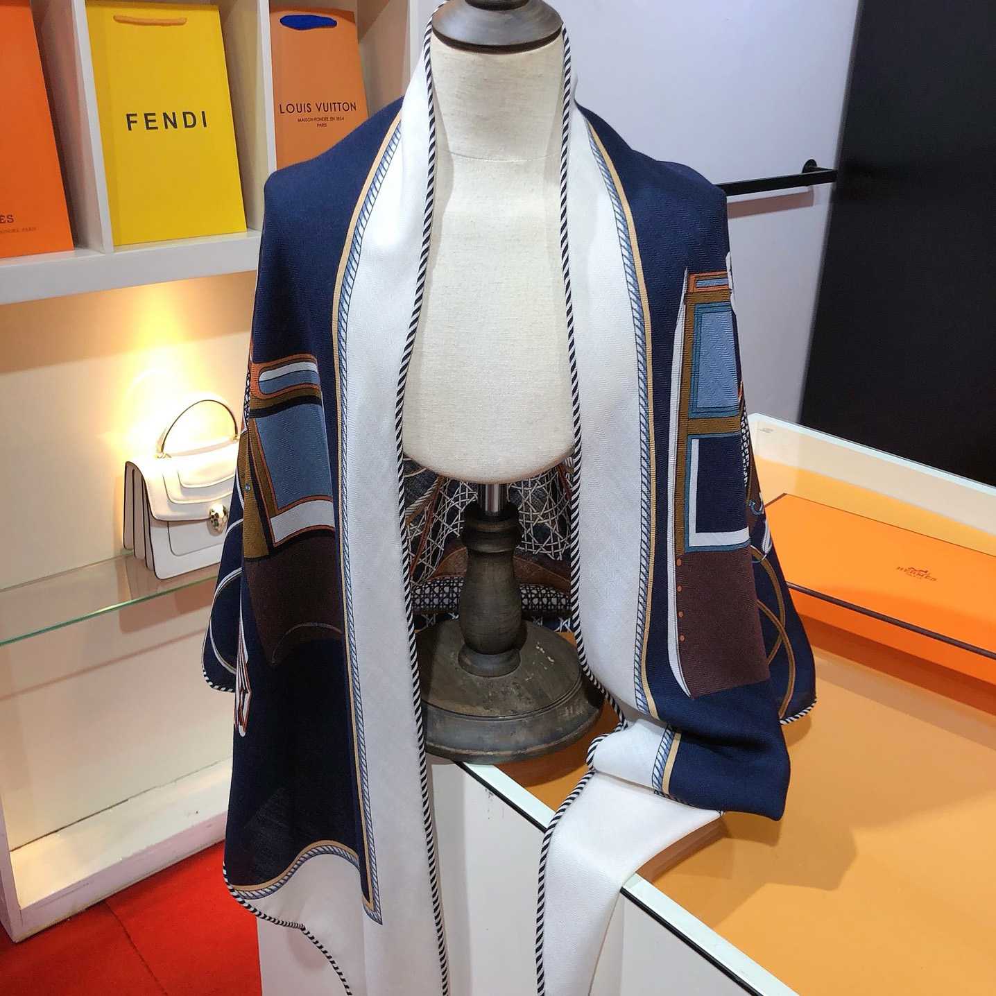 Hermes Giant Triangle - 