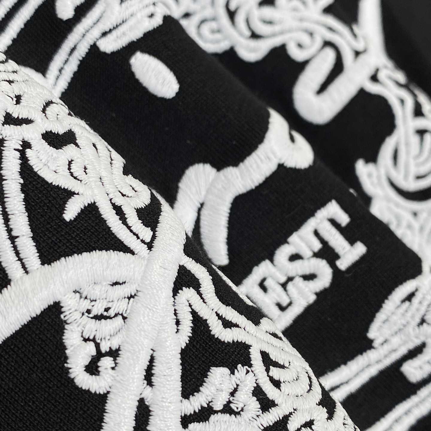 Givenchy T-shirt In Cotton With GIVENCHY Medallion - 