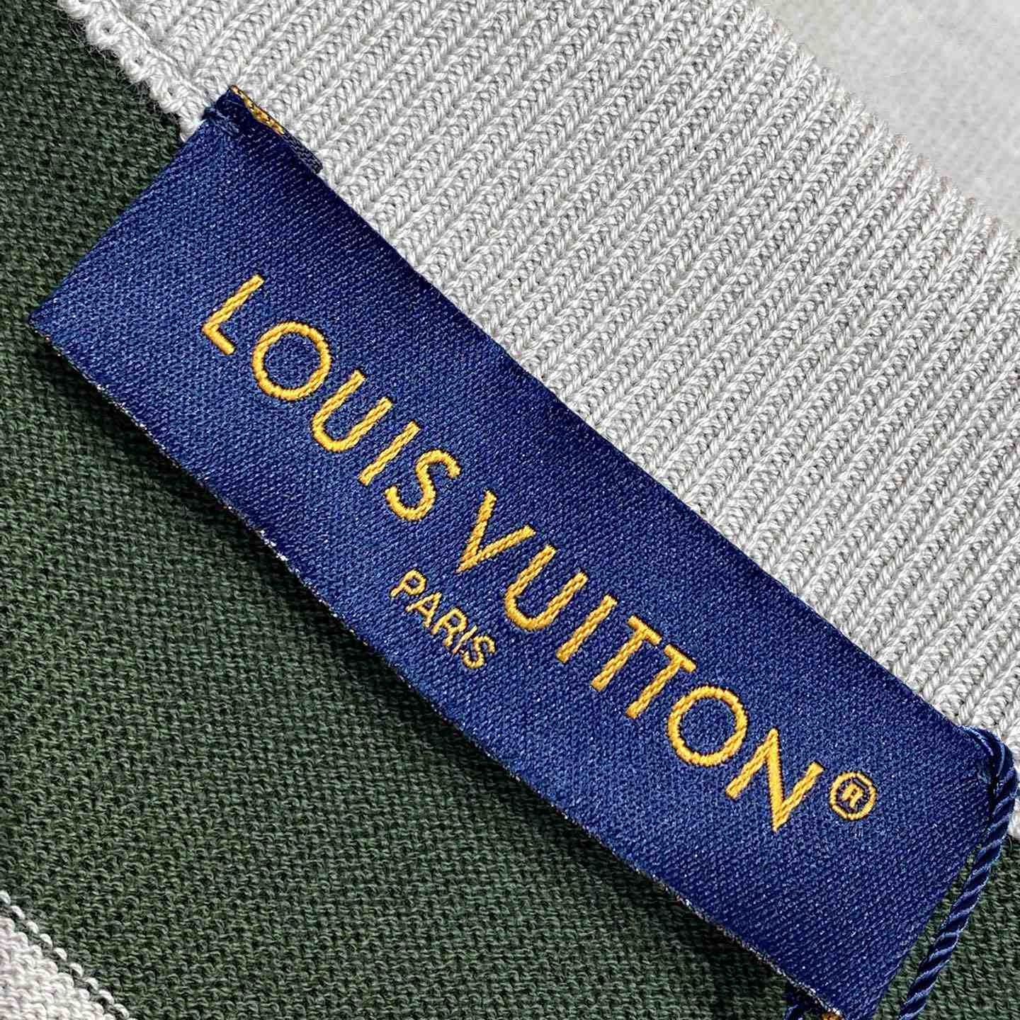 Louis Vuitton Intarsia Short-Sleeved V-Neck Top  1AHC44 - DesignerGu