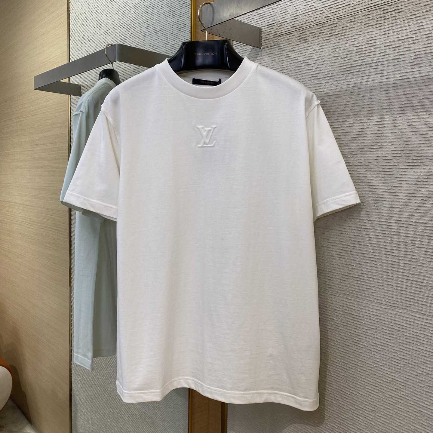 Louis Vuitton Embossed LV T-Shirt  1AGIIO - DesignerGu