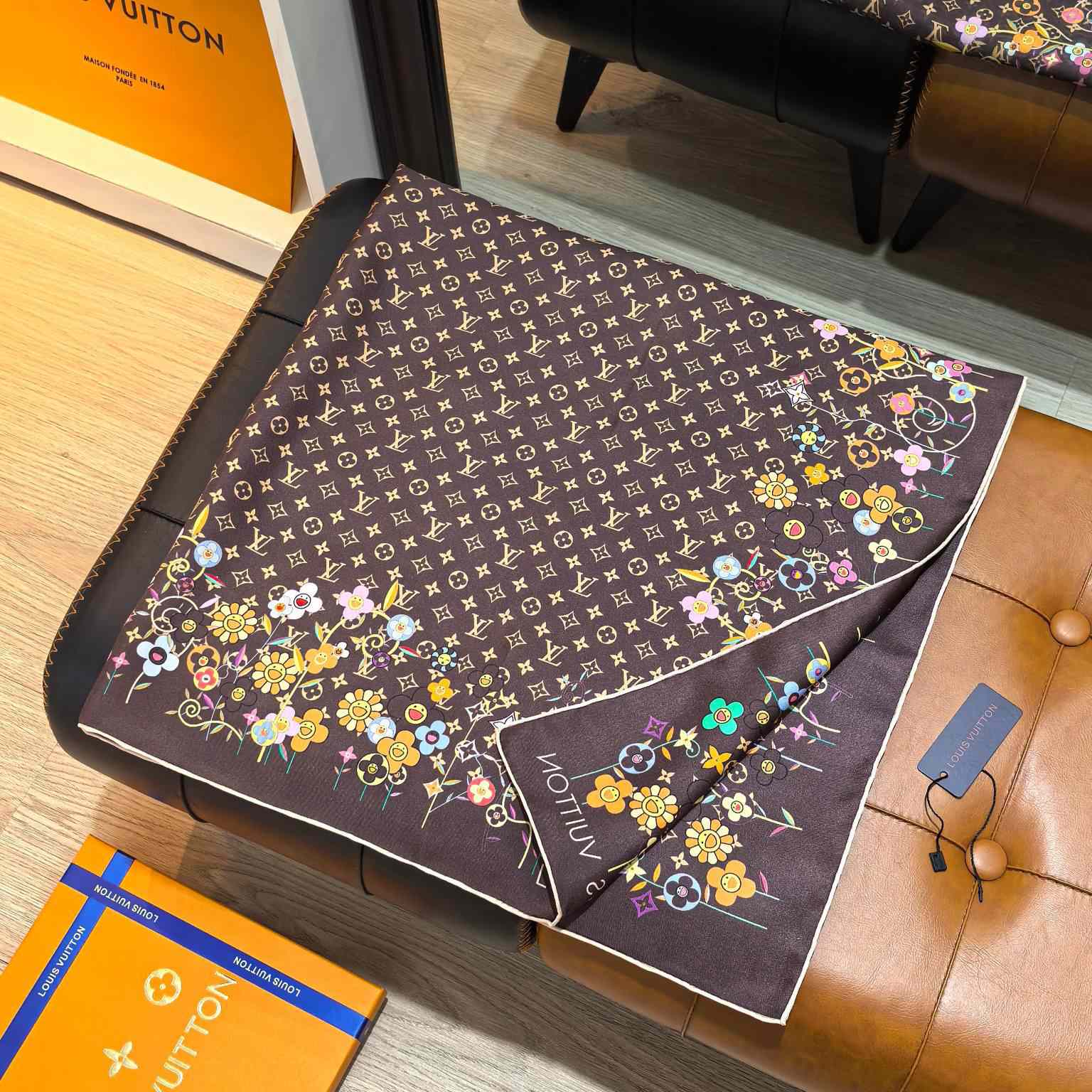 Louis Vuitton LV x TM Monogram Superflat Flowers Square 90    - DesignerGu