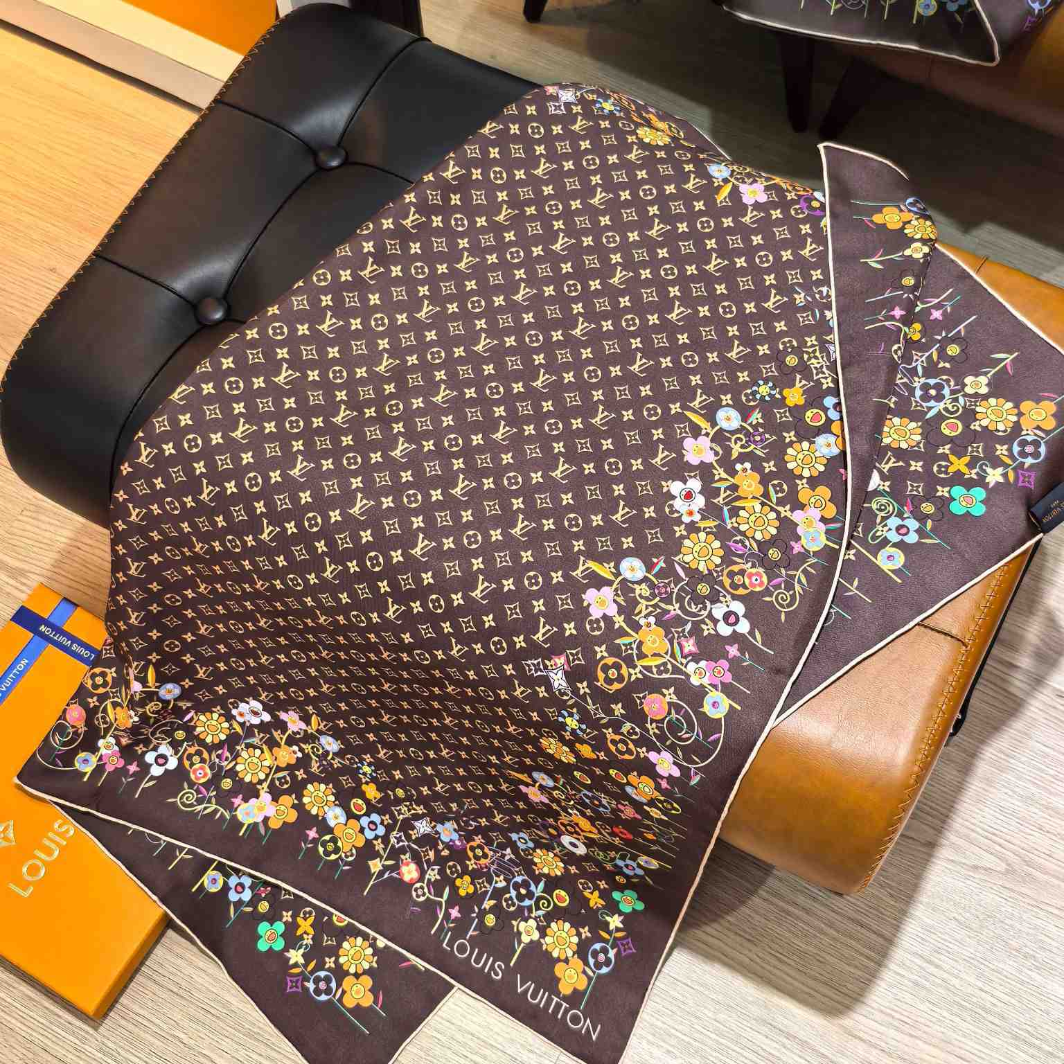 Louis Vuitton LV x TM Monogram Superflat Flowers Square 90    - DesignerGu