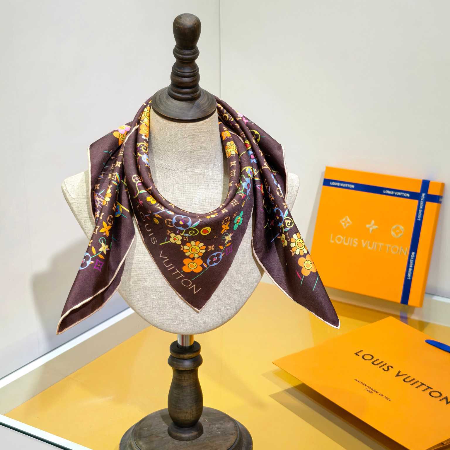 Louis Vuitton LV x TM Monogram Superflat Flowers Square 90    - DesignerGu