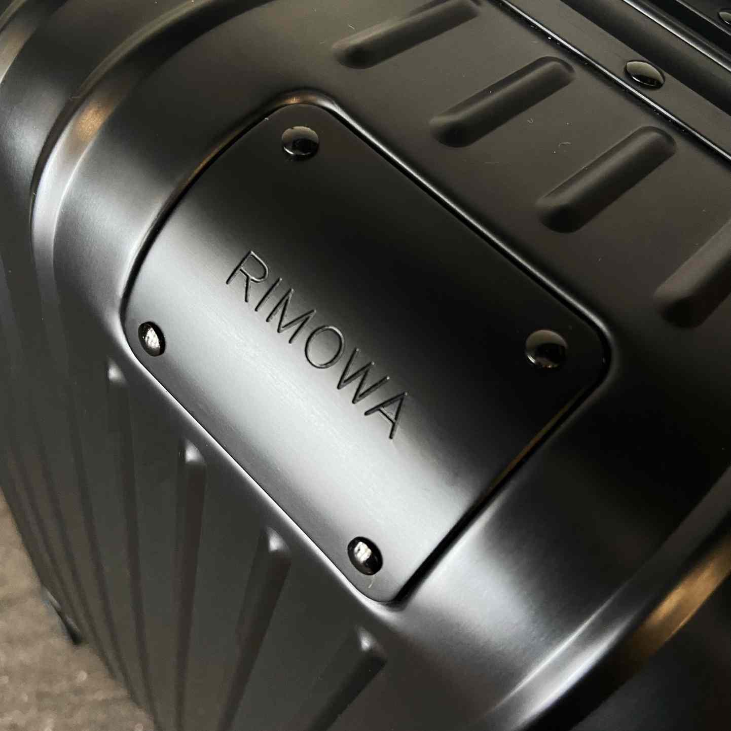 Rimowa Luggage    - DesignerGu