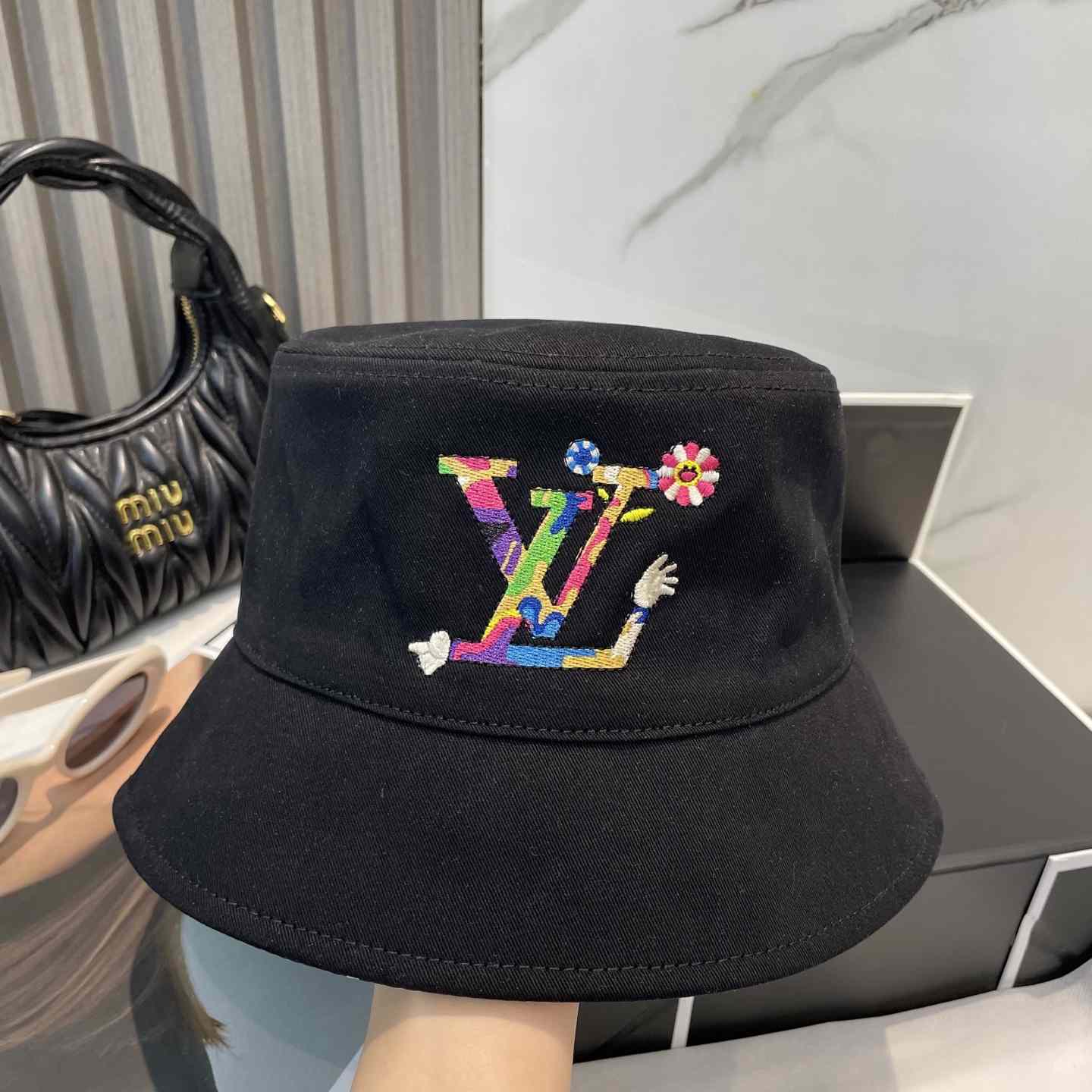 Louis Vuitton LV x TM Reversible Superflat Bucket Hat   M7985 - 