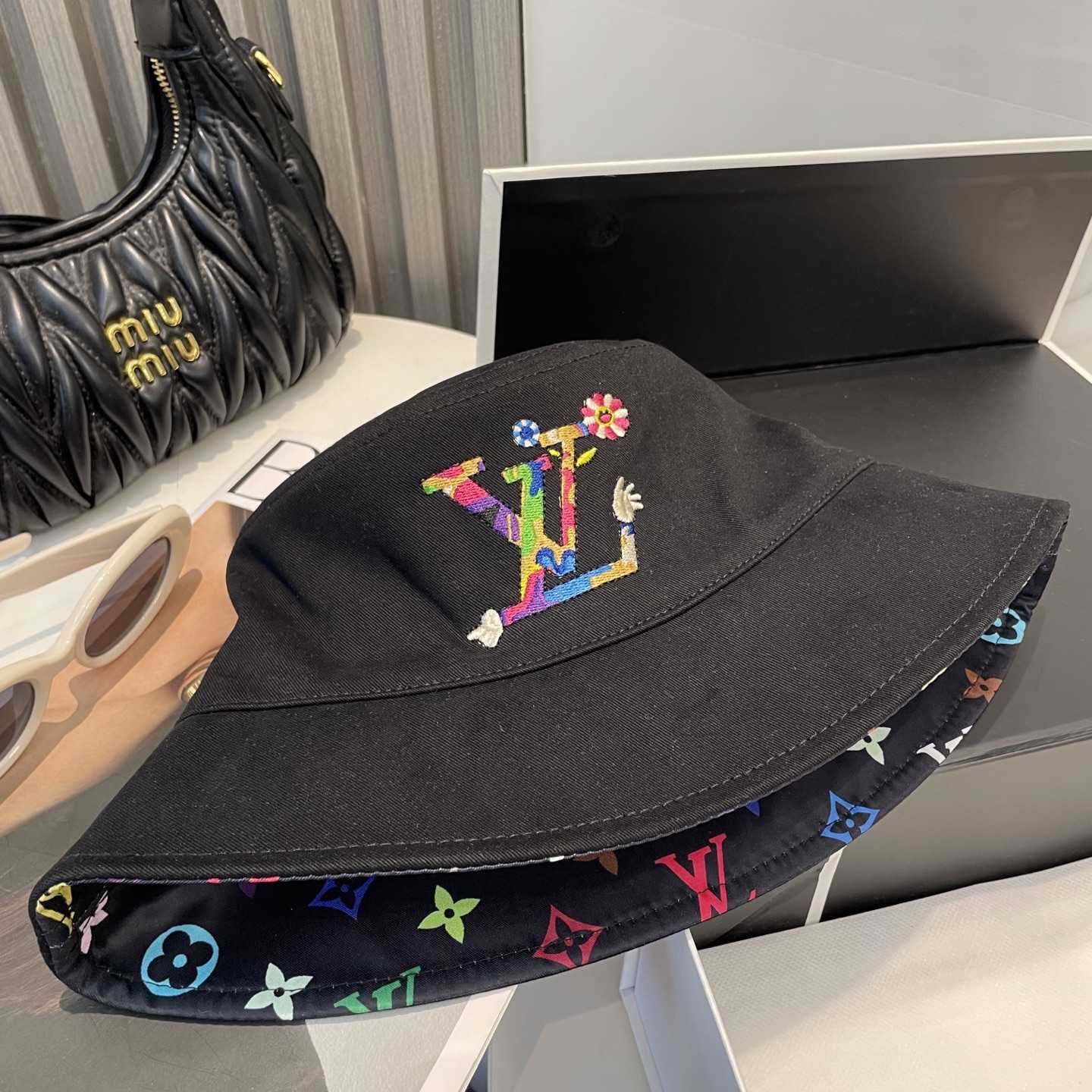 Louis Vuitton LV x TM Reversible Superflat Bucket Hat   M7985 - 