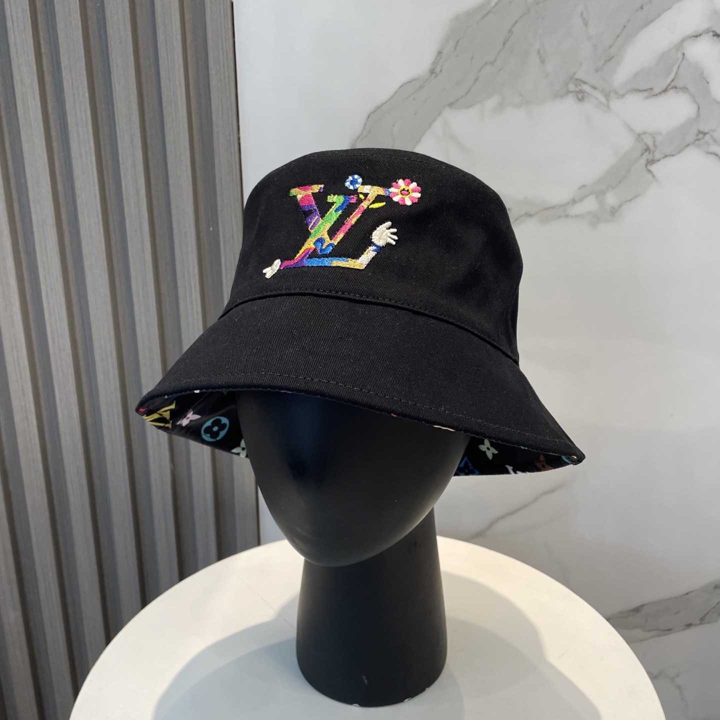 Louis Vuitton LV x TM Reversible Superflat Bucket Hat   M7985 - 