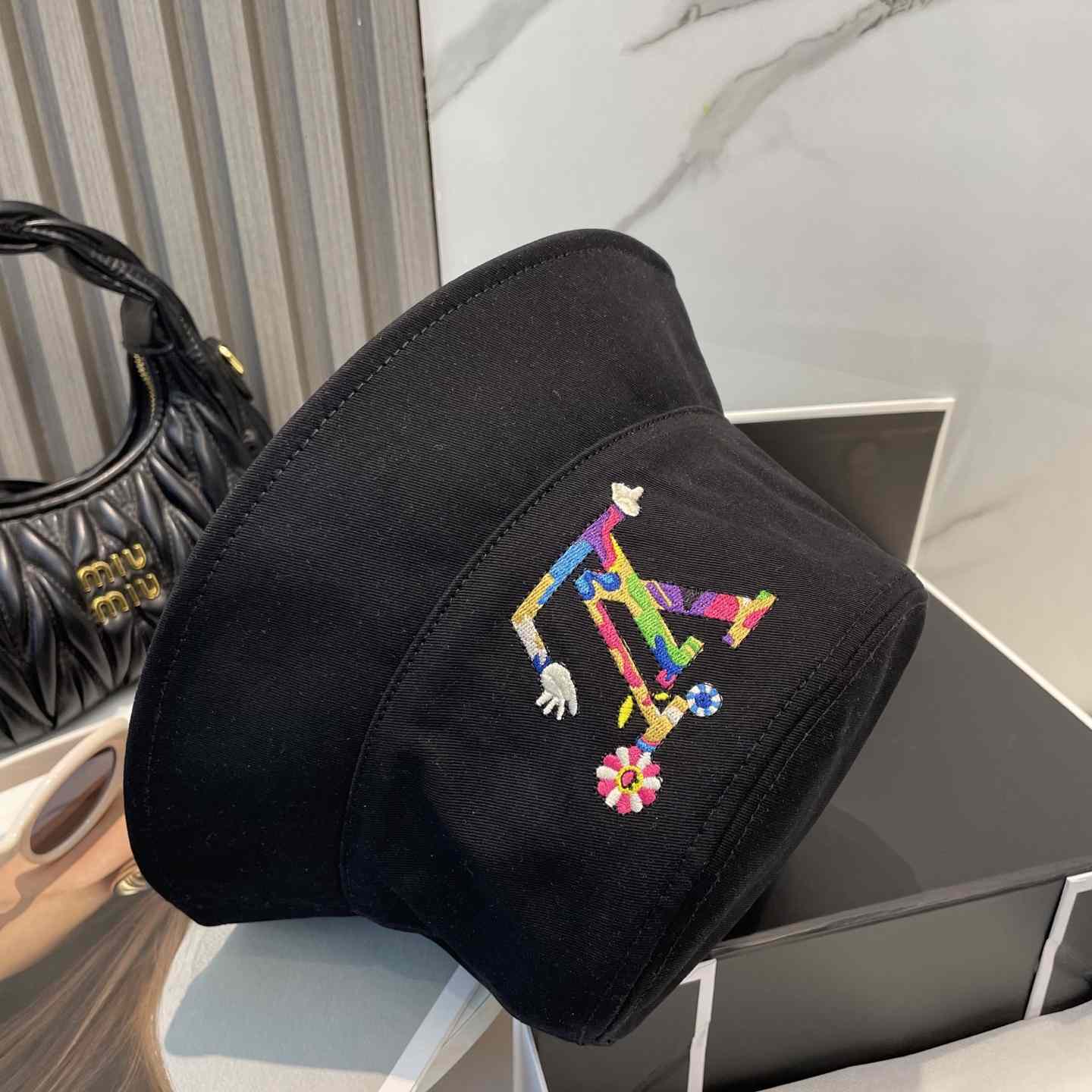 Louis Vuitton LV x TM Reversible Superflat Bucket Hat   M7985 - 