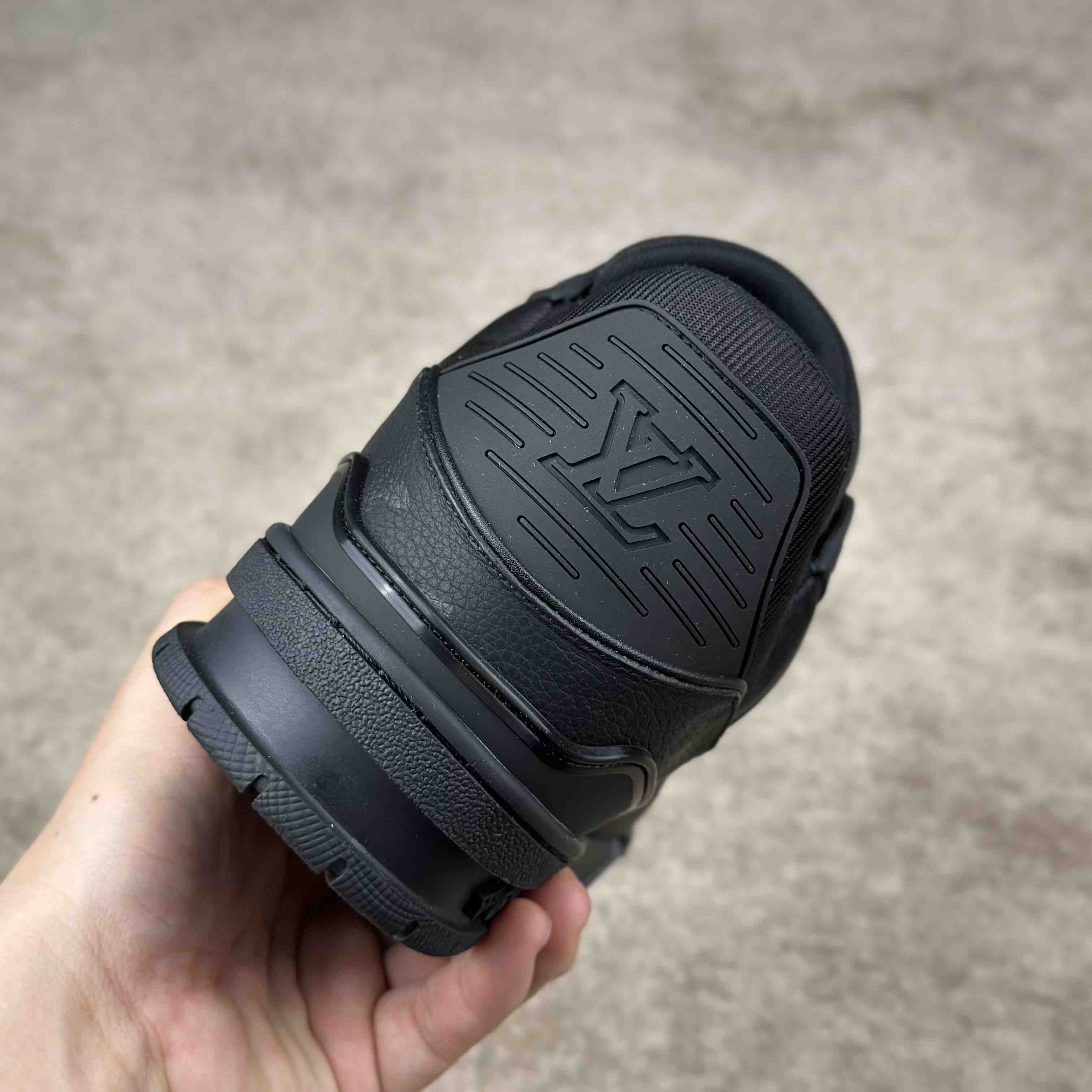 Louis Vuitton LV Trainer Sneaker       1AHDBU - DesignerGu