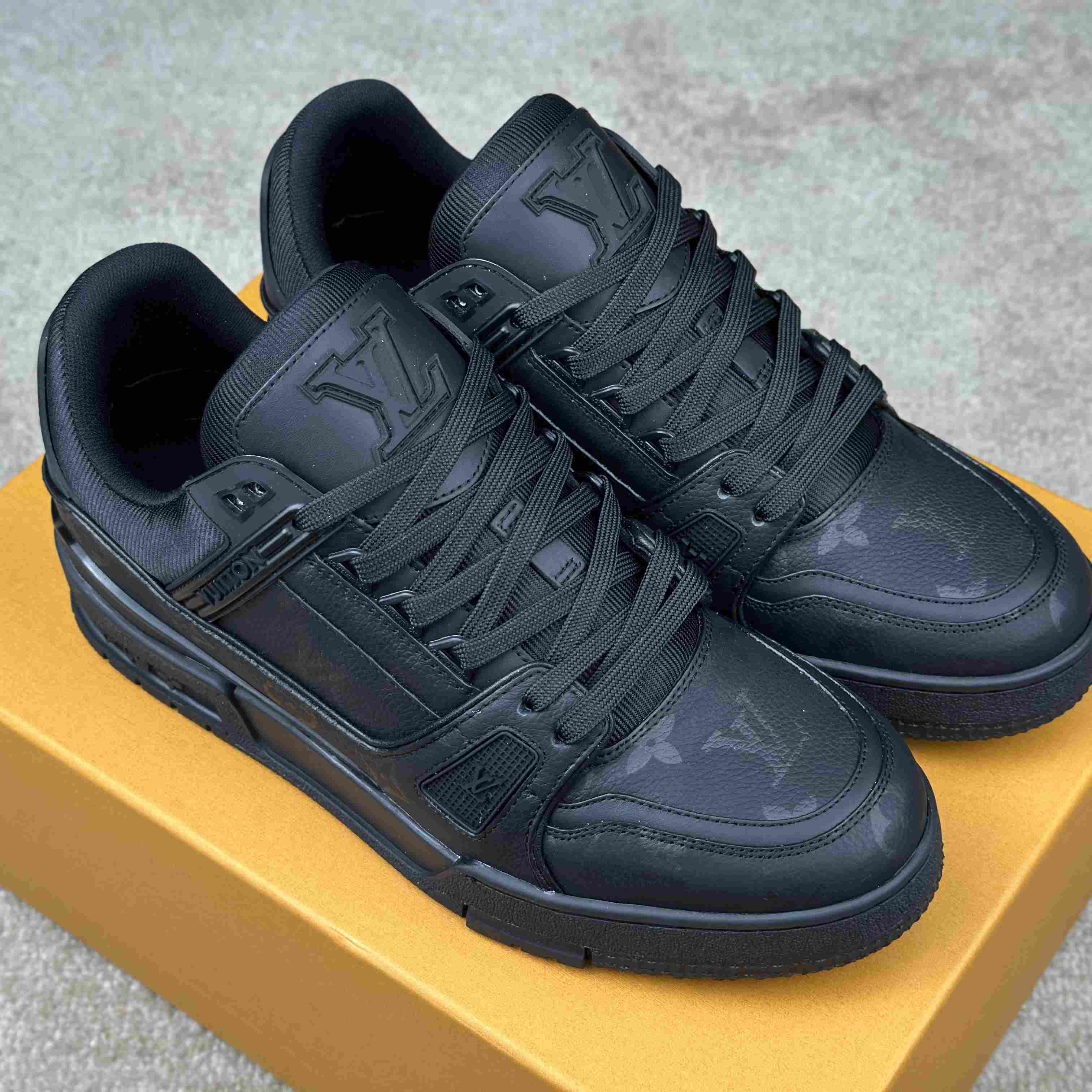 Louis Vuitton LV Trainer Sneaker       1AHDBU - DesignerGu