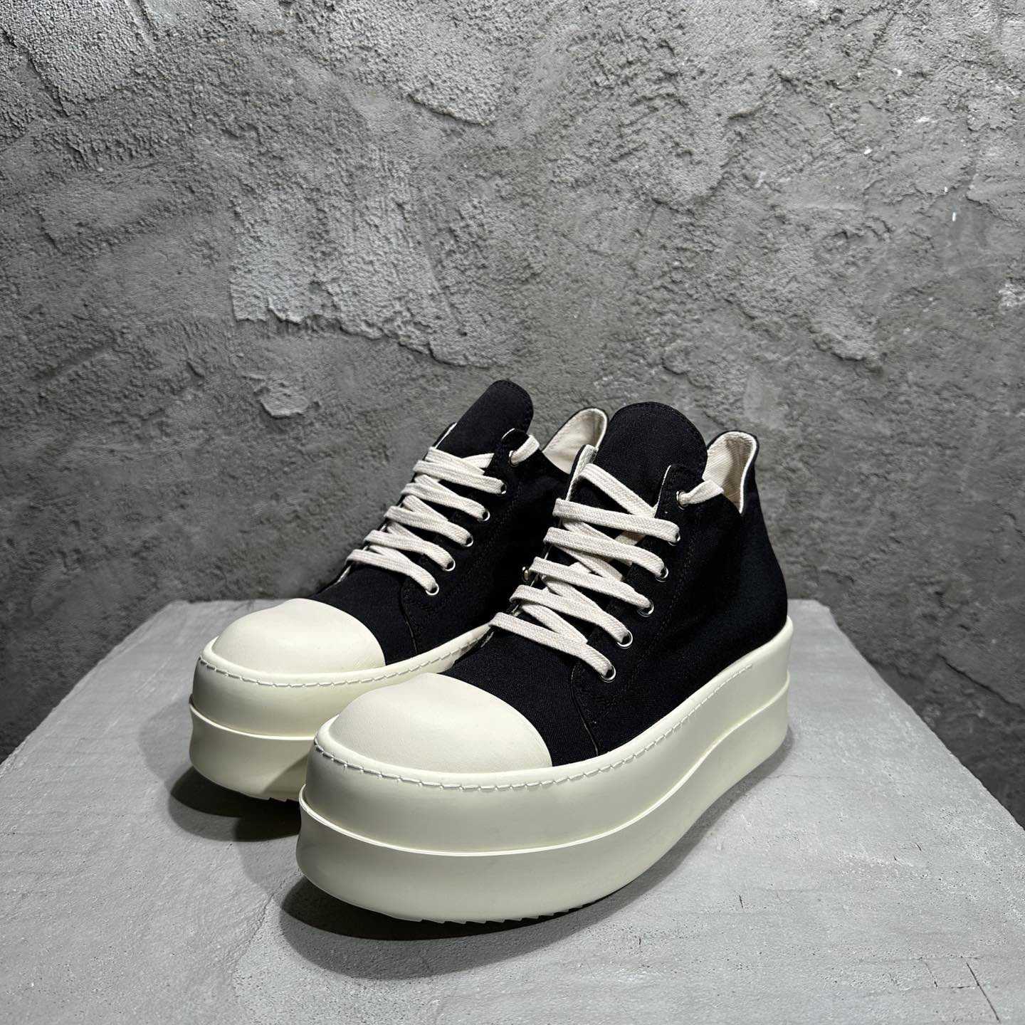 Rick Owens Low-Top Sneakers - DesignerGu