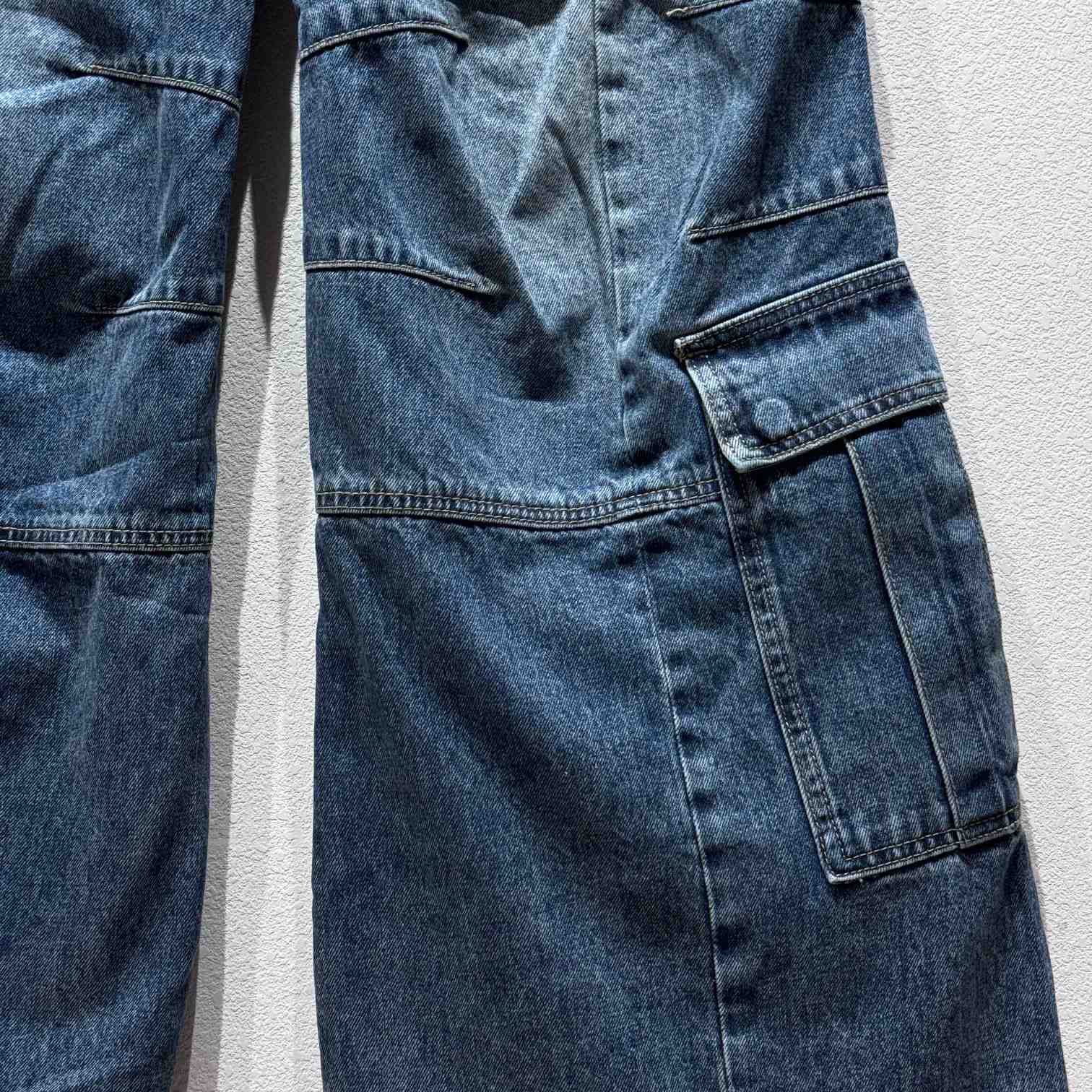 Balenciaga Mid-rise Wide-leg Cargo Jeans - DesignerGu