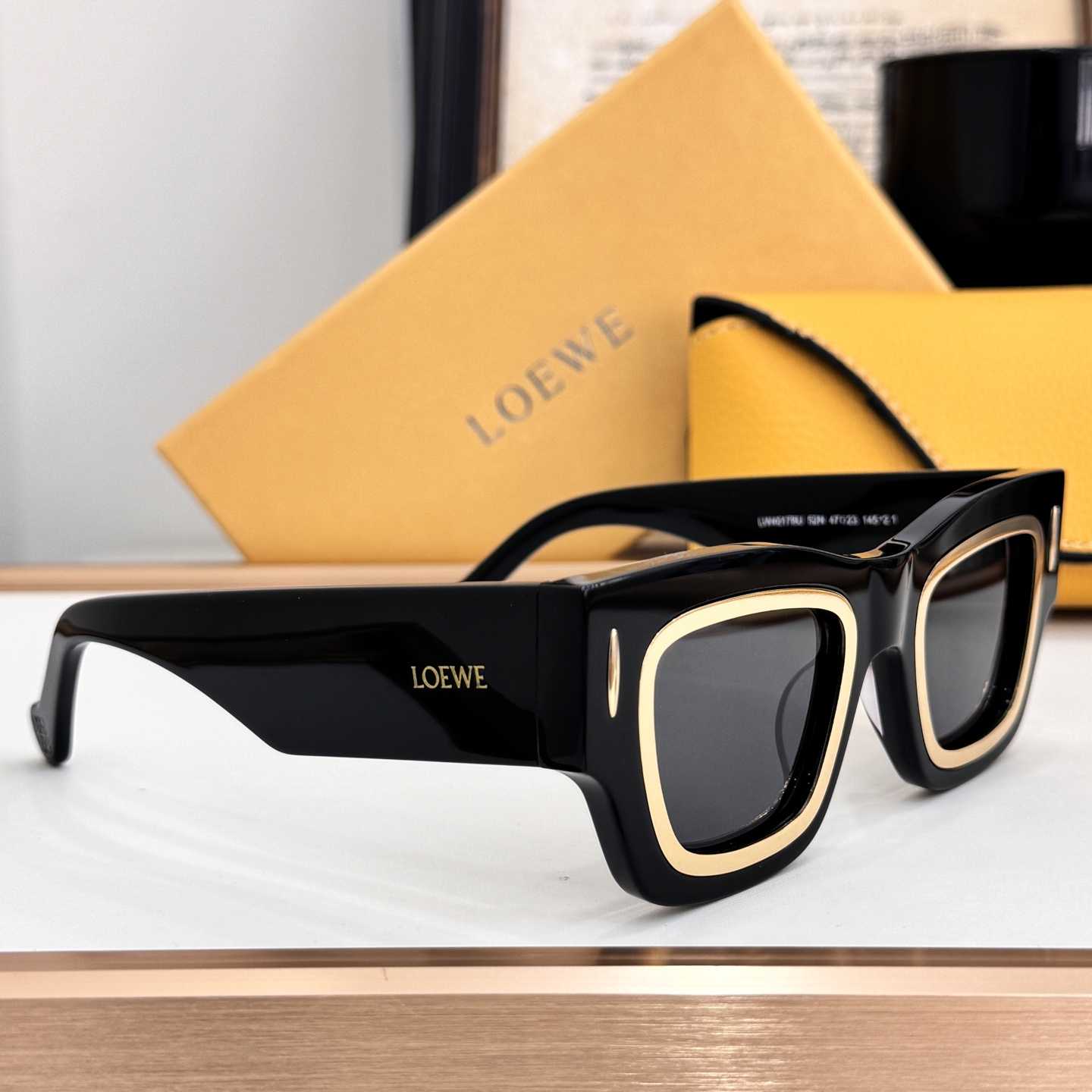 Loewe Cinema Frame Sunglasses   LW40178U  - DesignerGu