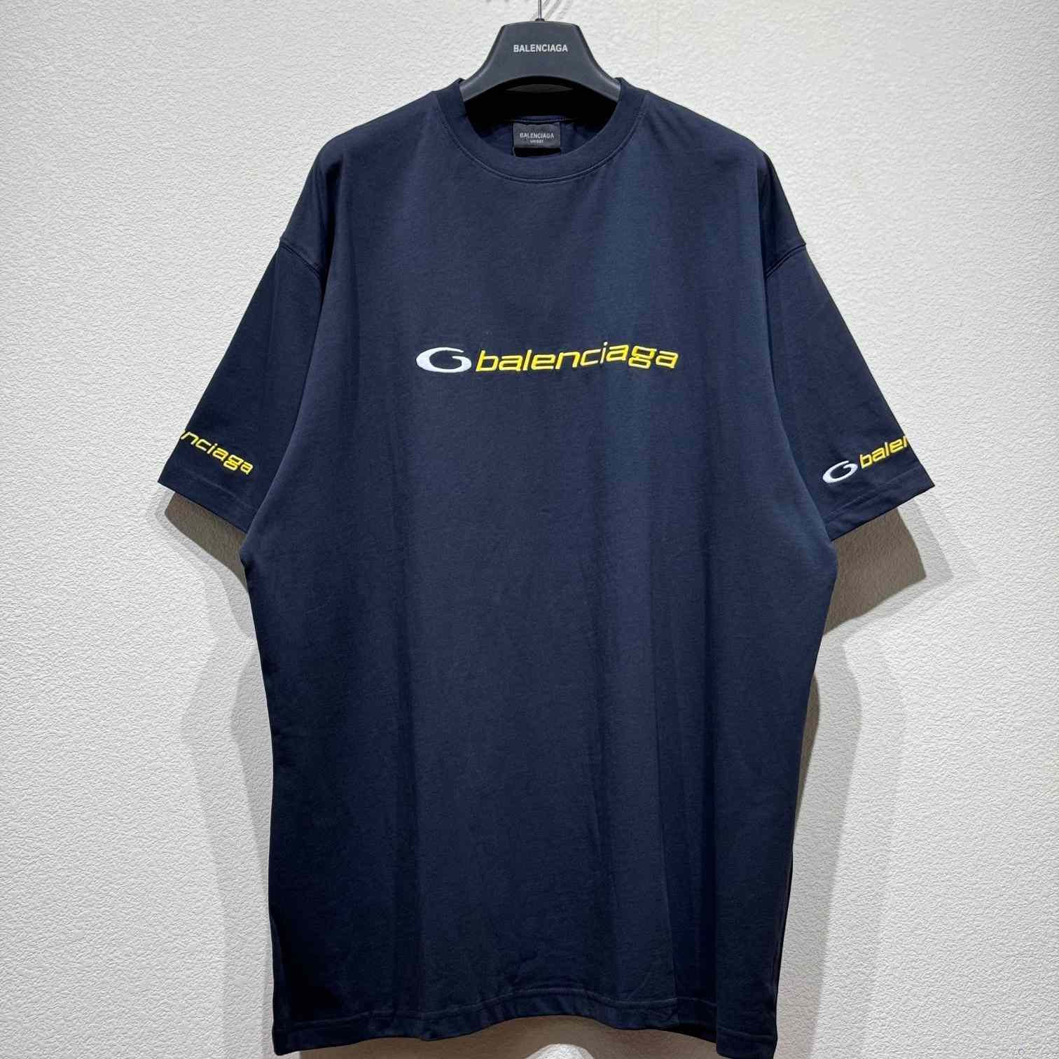 Balenciaga T-shirt Medium Fit - DesignerGu