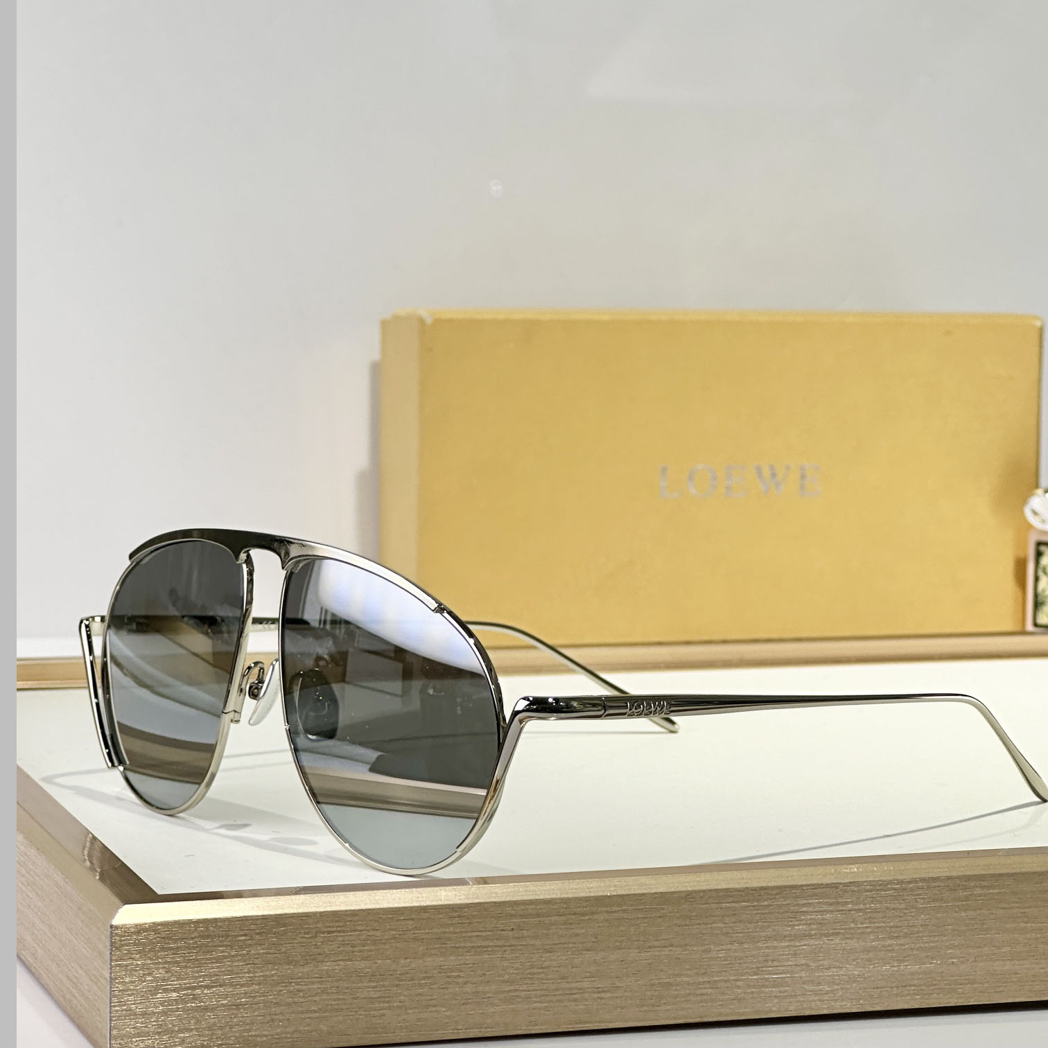 Loewe Hillock Sunglasses   LW40180U - DesignerGu