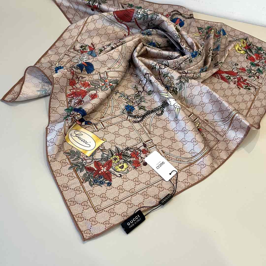 Gucci Printed Silk Carré - 