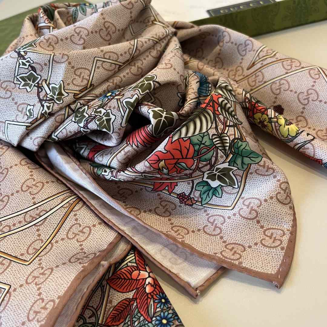 Gucci Printed Silk Carré - 
