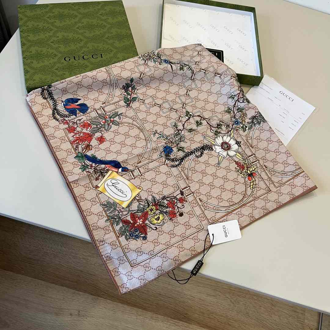 Gucci Printed Silk Carré - 