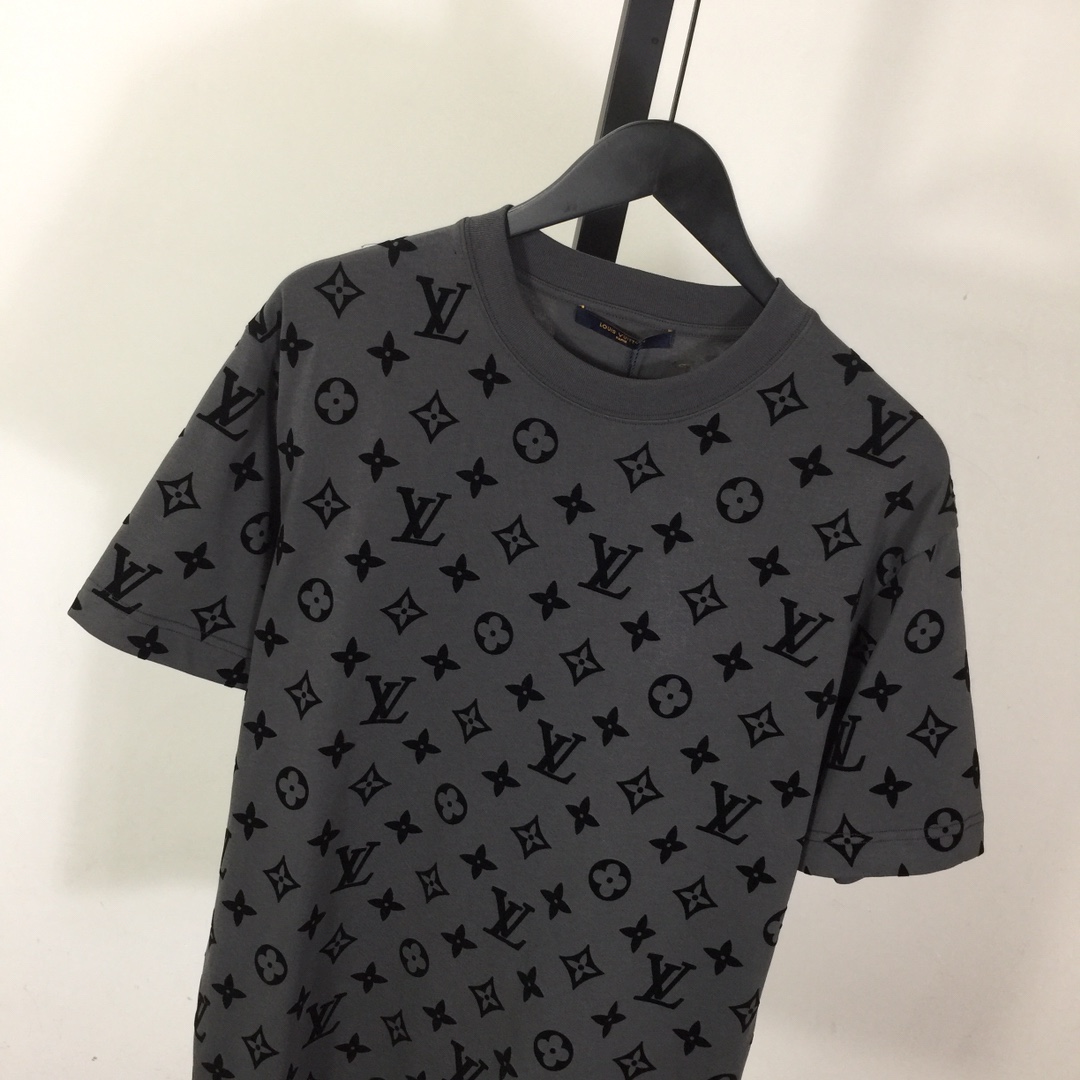 Louis Vuitton Monogram T-shirt - DesignerGu