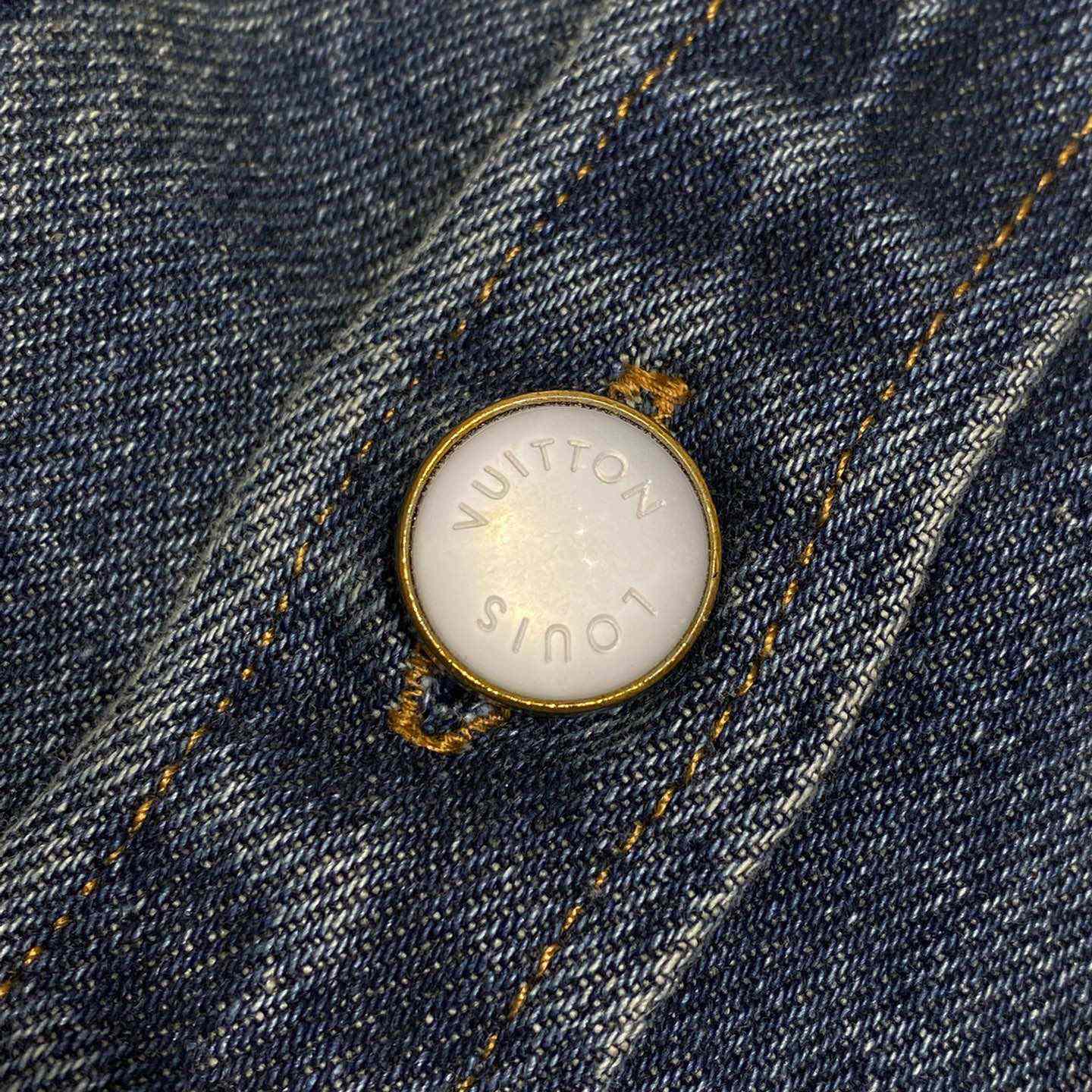 Louis Vuitton Sunfaded Effect Denim Long-Sleeved Shirt   1AHCI4 - 