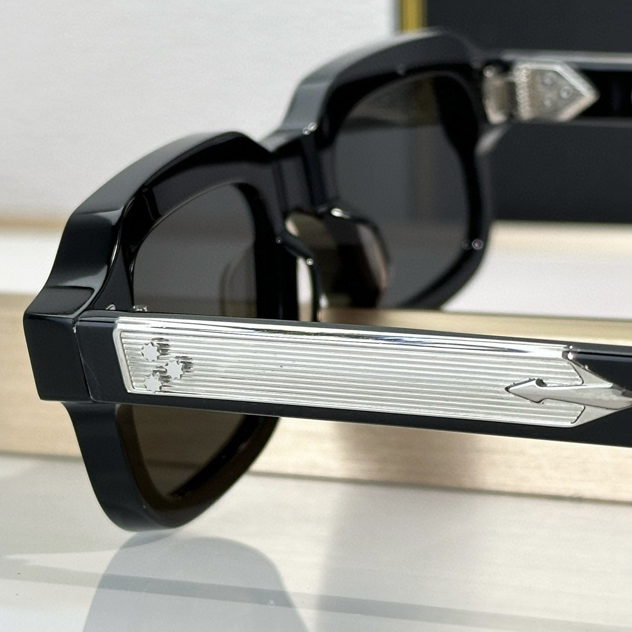 Jacquemus SANDRO Sunglasses - DesignerGu