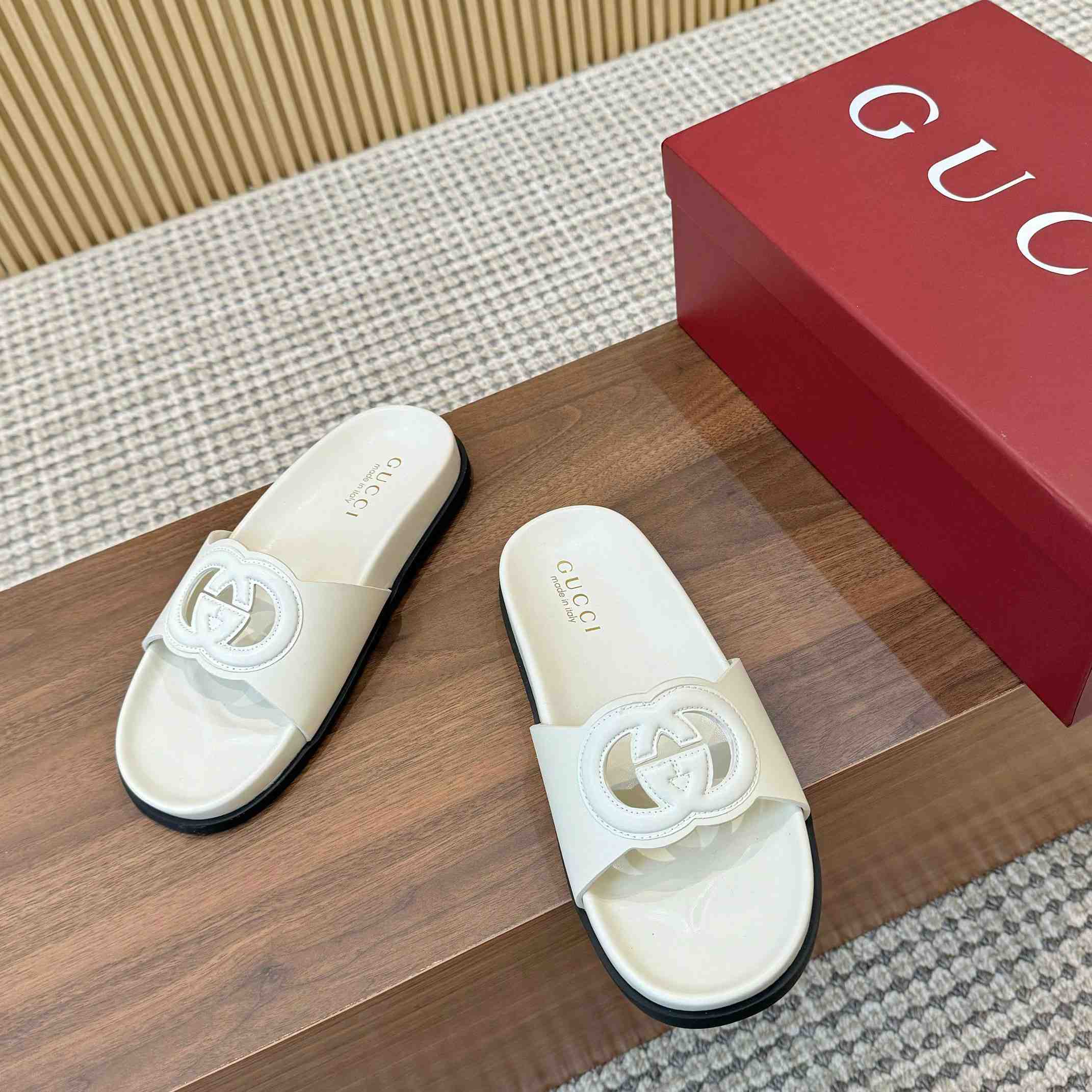 Gucci Women's Interlocking G Slide Sandal - 