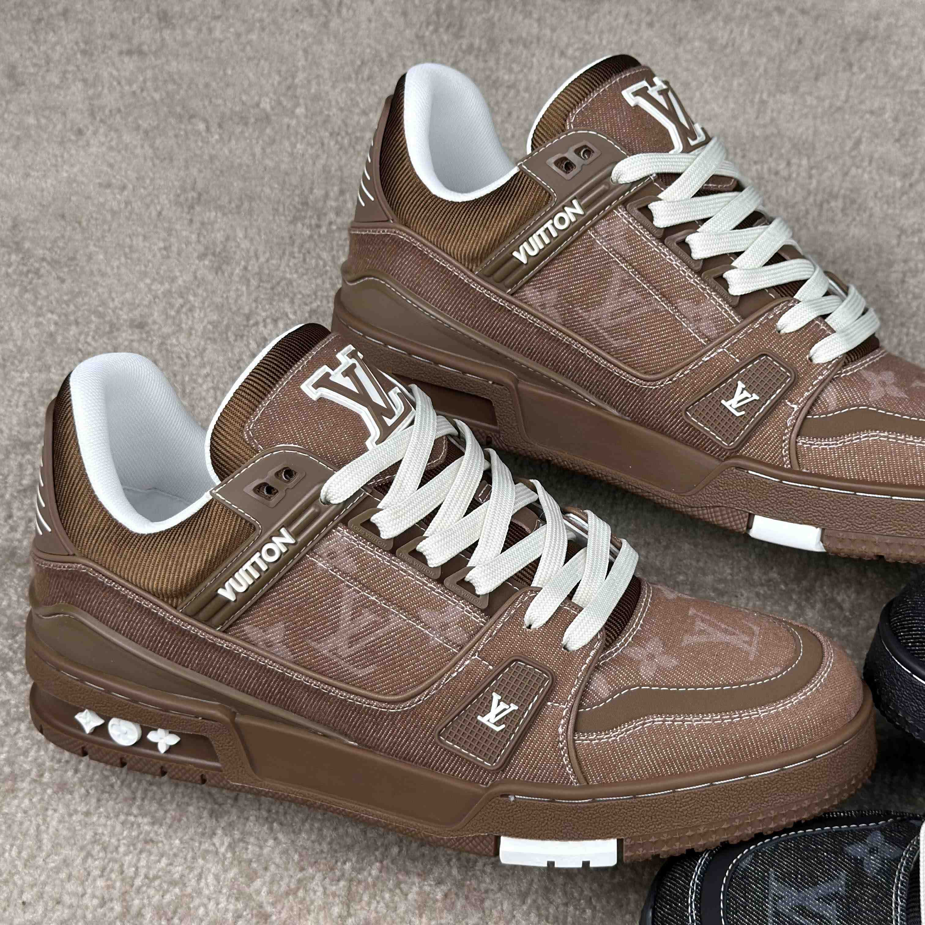 Louis Vuitton LV Trainer Sneaker   1AHT23 - DesignerGu