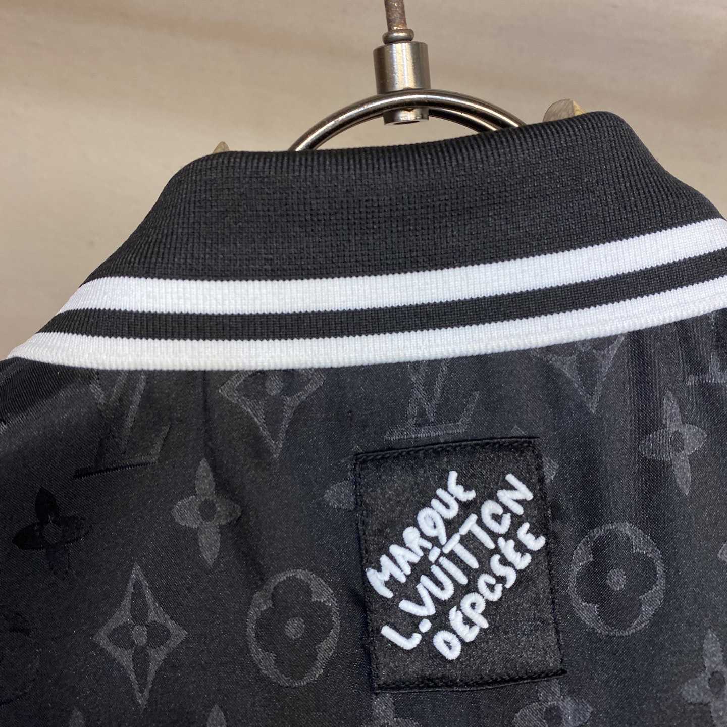 Louis Vuitton Monogram Moire Jacquard Short-Sleeved Silk Shirt   1AGTP7 - DesignerGu