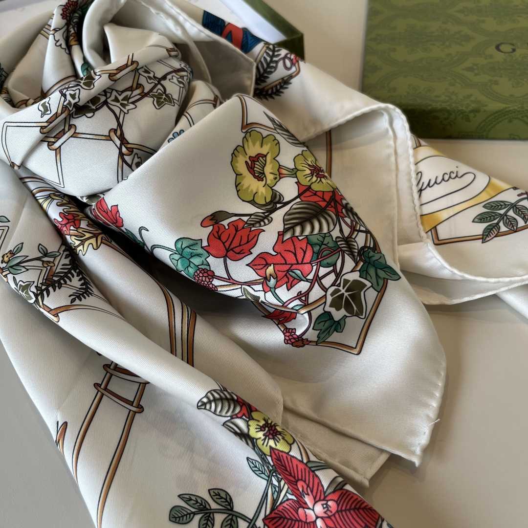 Gucci Printed Silk Twill Carré - 