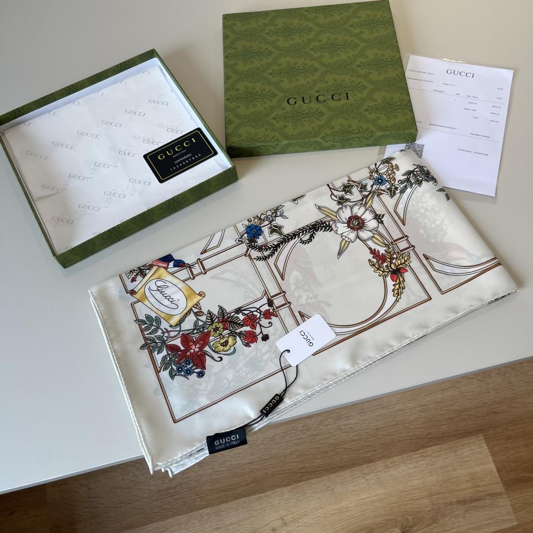 Gucci Printed Silk Twill Carré - 