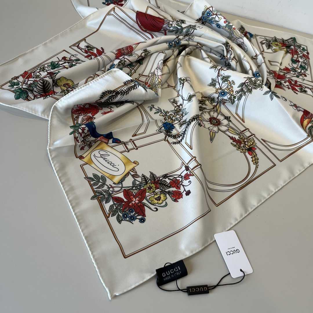 Gucci Printed Silk Twill Carré - 