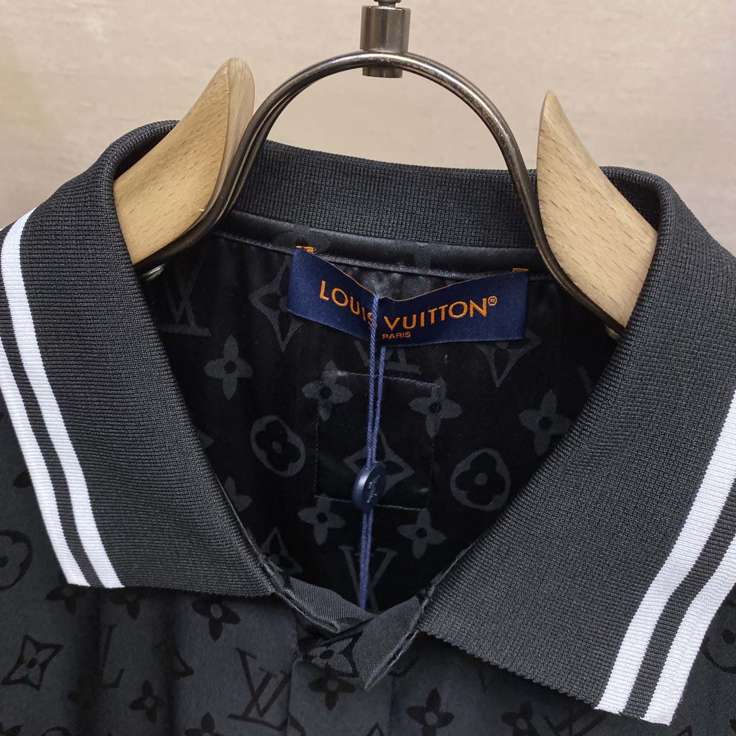 Louis Vuitton Monogram Moire Jacquard Short-Sleeved Silk Shirt   1AGTP1 - DesignerGu