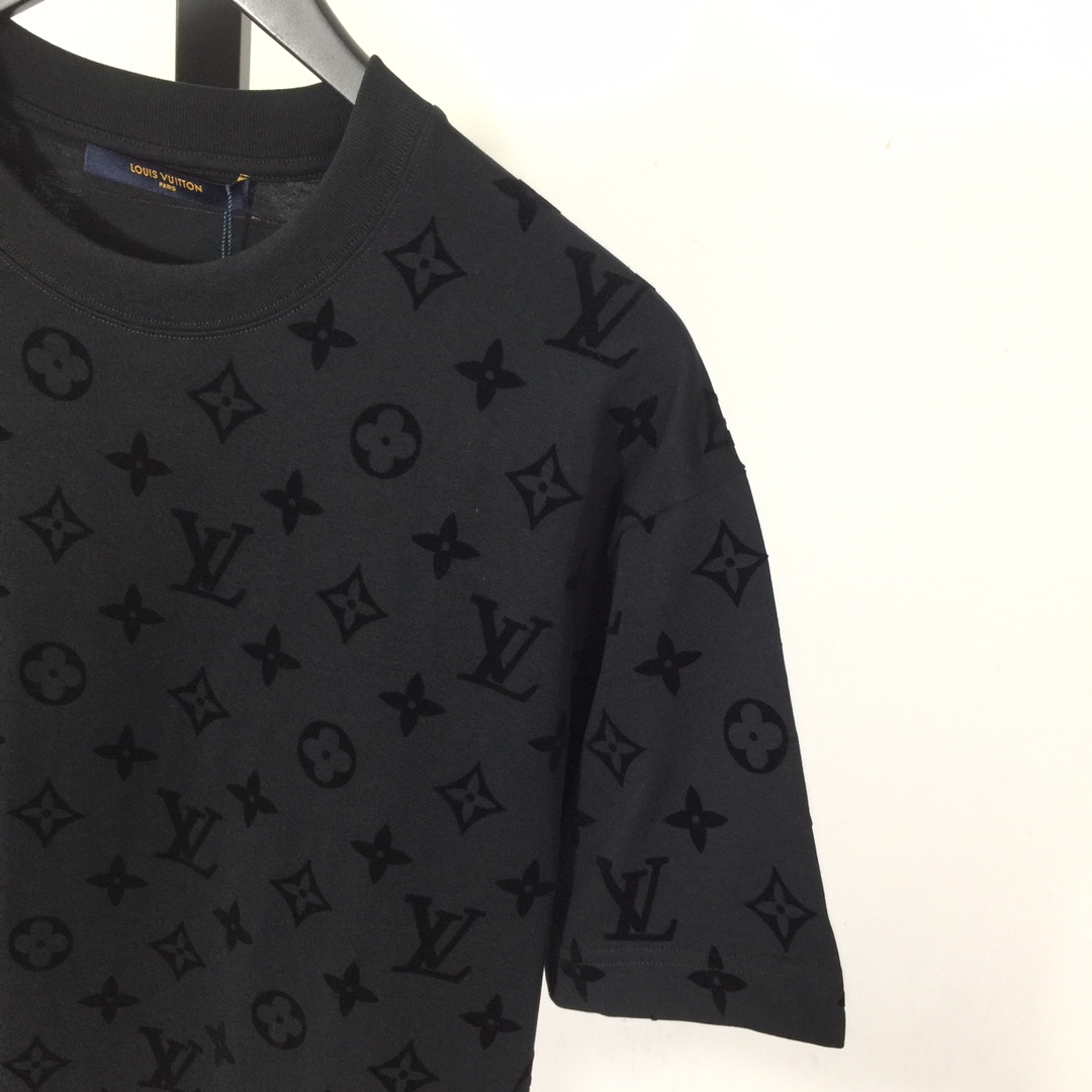 Louis Vuitton Monogram T-shirt - DesignerGu