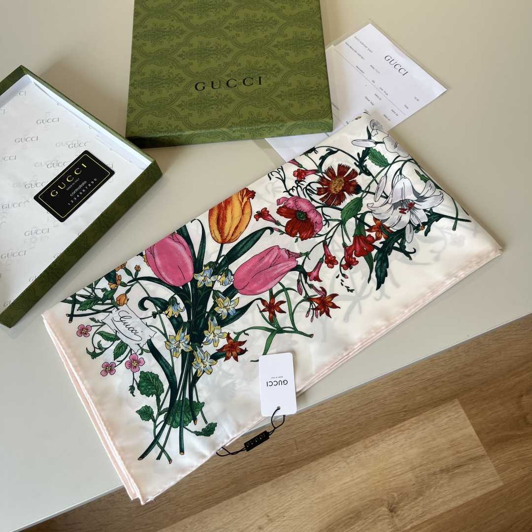 Gucci Printed Silk Twill Carré - DesignerGu