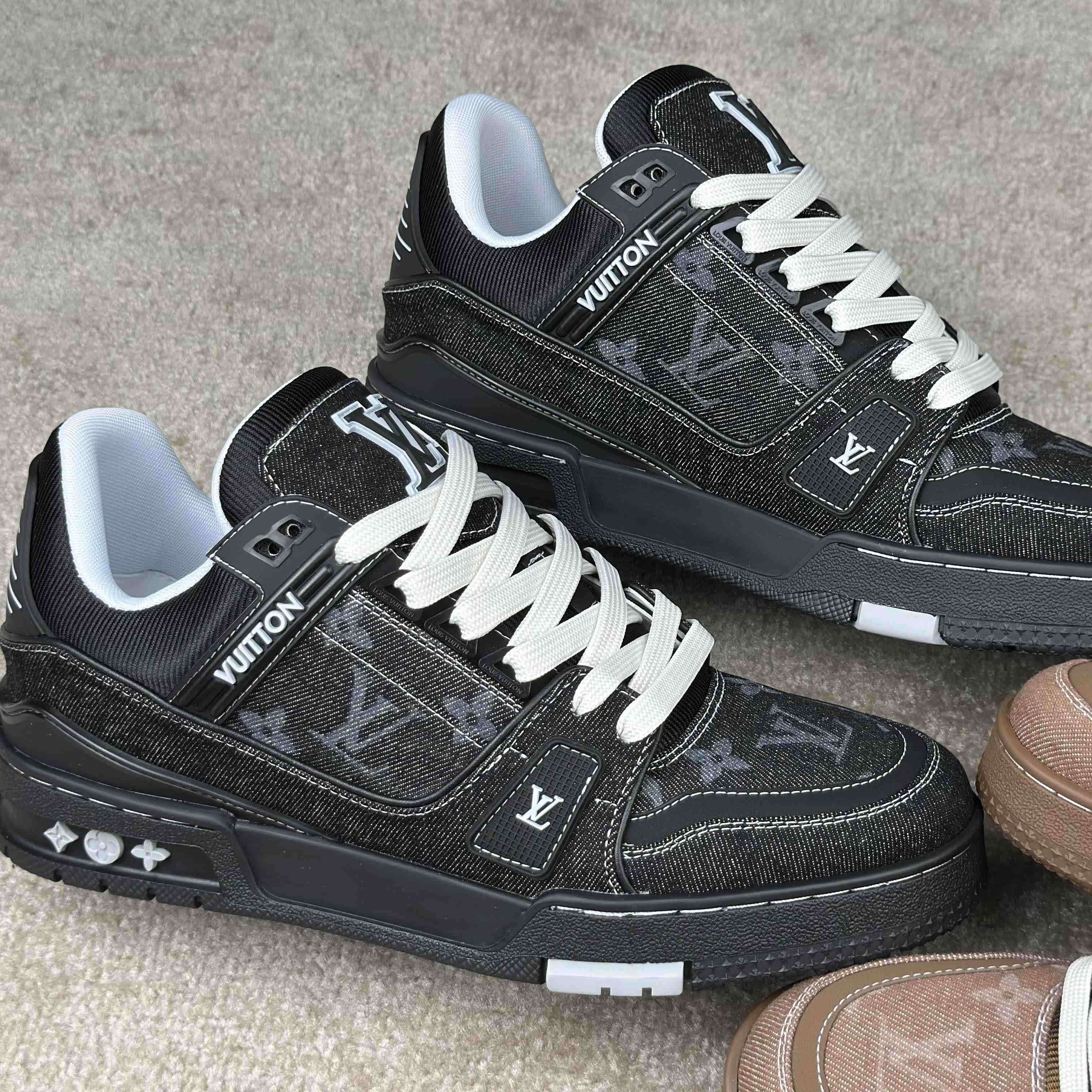 Louis Vuitton LV Trainer Sneaker   1AHSZJ - DesignerGu