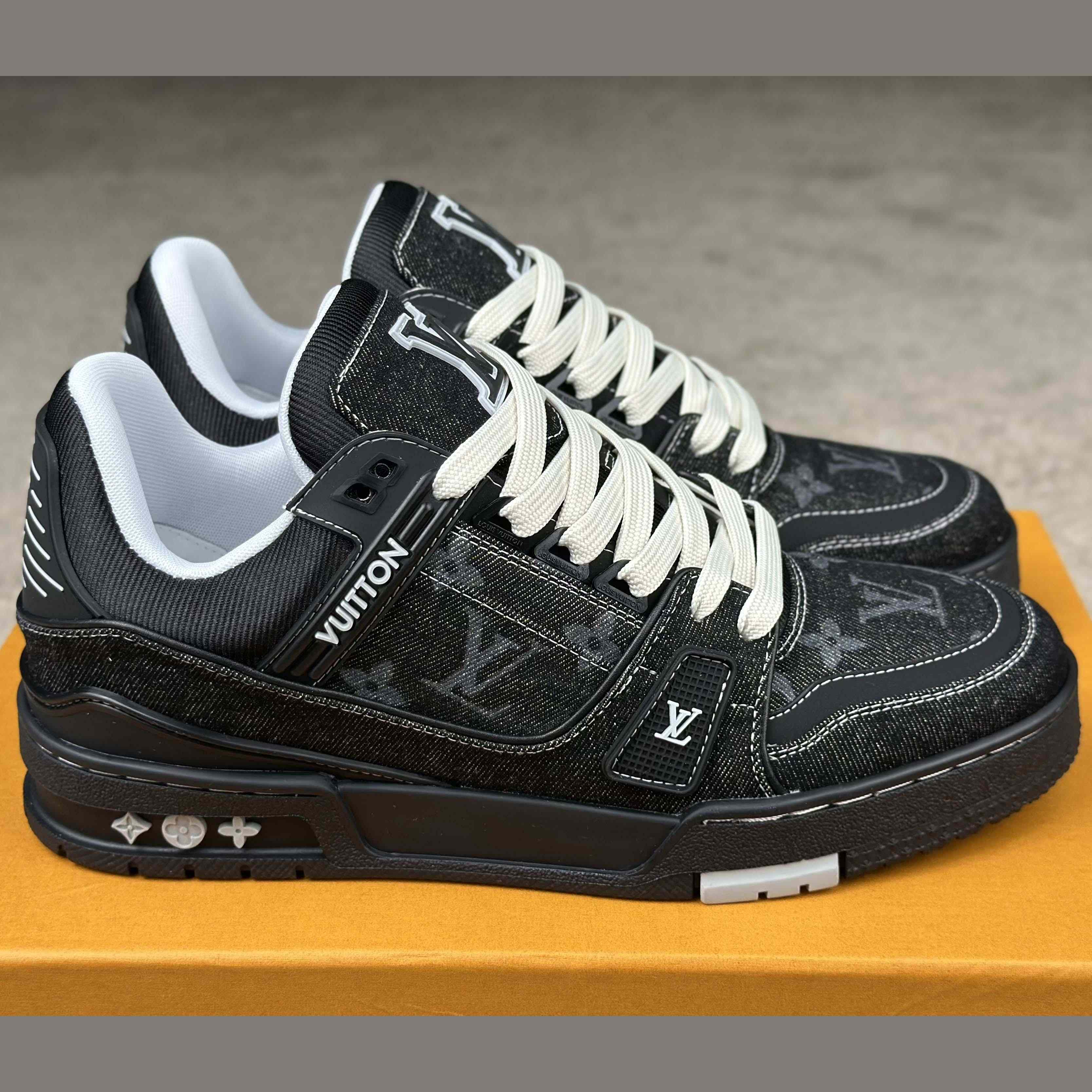Louis Vuitton LV Trainer Sneaker   1AHSZJ - DesignerGu