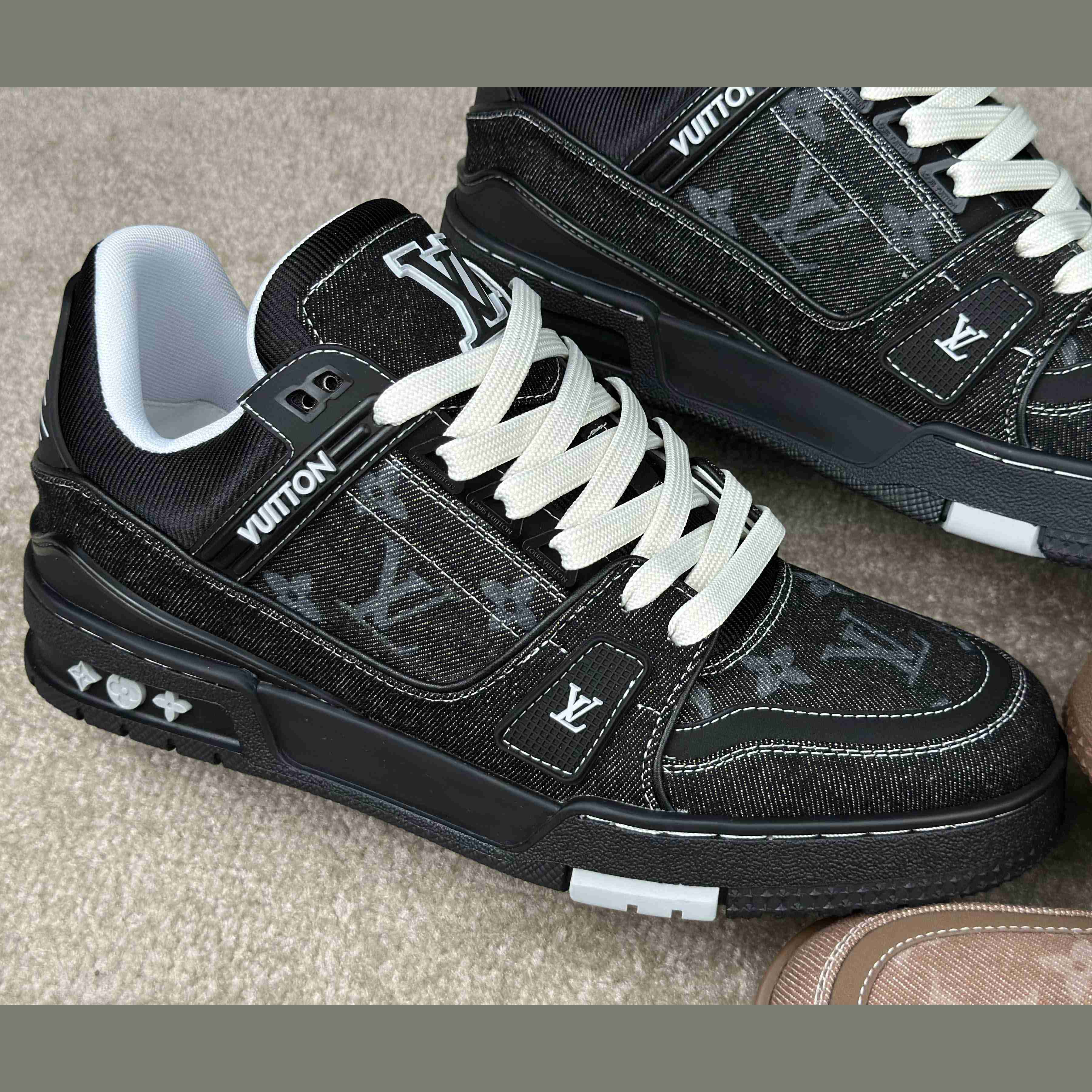 Louis Vuitton LV Trainer Sneaker   1AHSZJ - DesignerGu