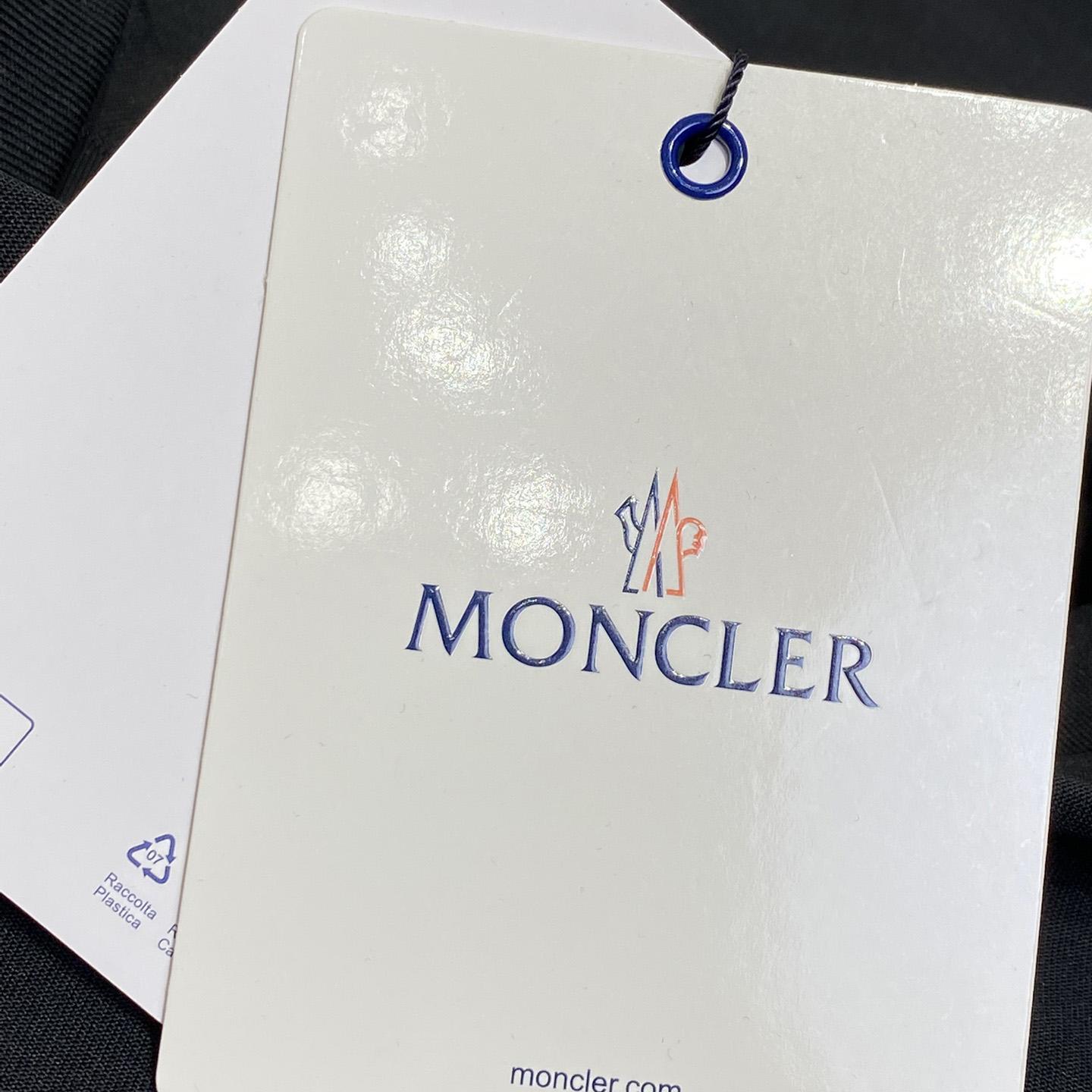 Moncler Varsity logo t-shirt - DesignerGu