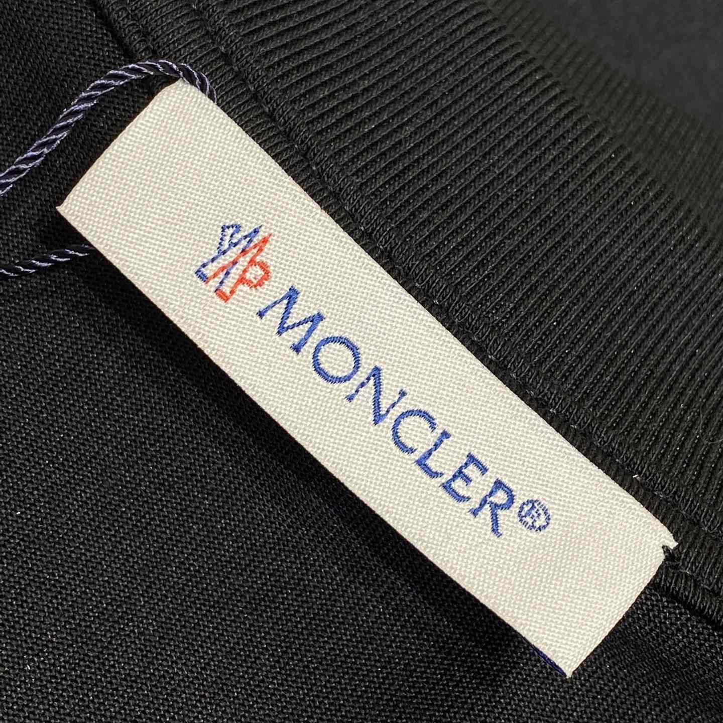 Moncler Varsity logo t-shirt - DesignerGu