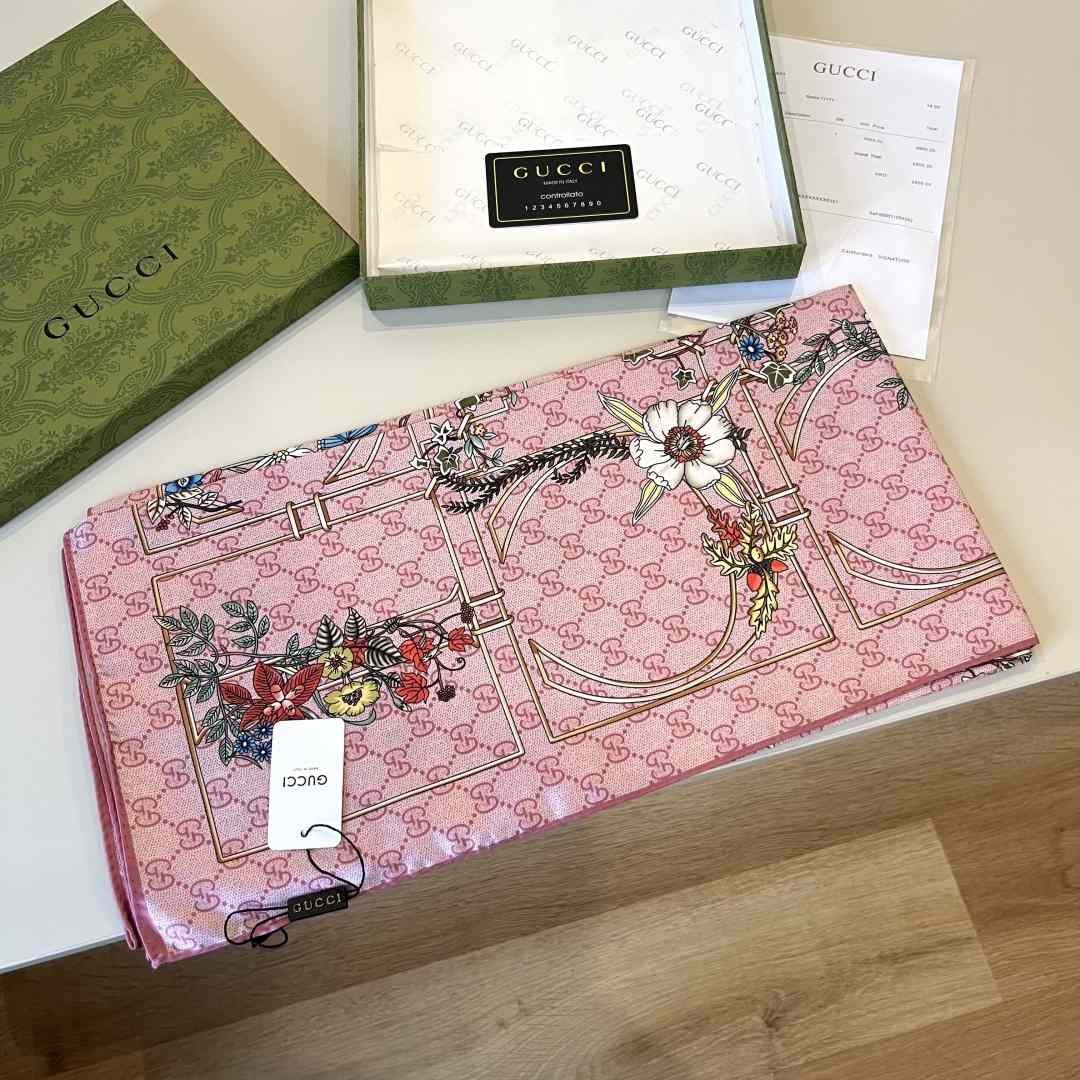 Gucci Printed Silk Carré - DesignerGu