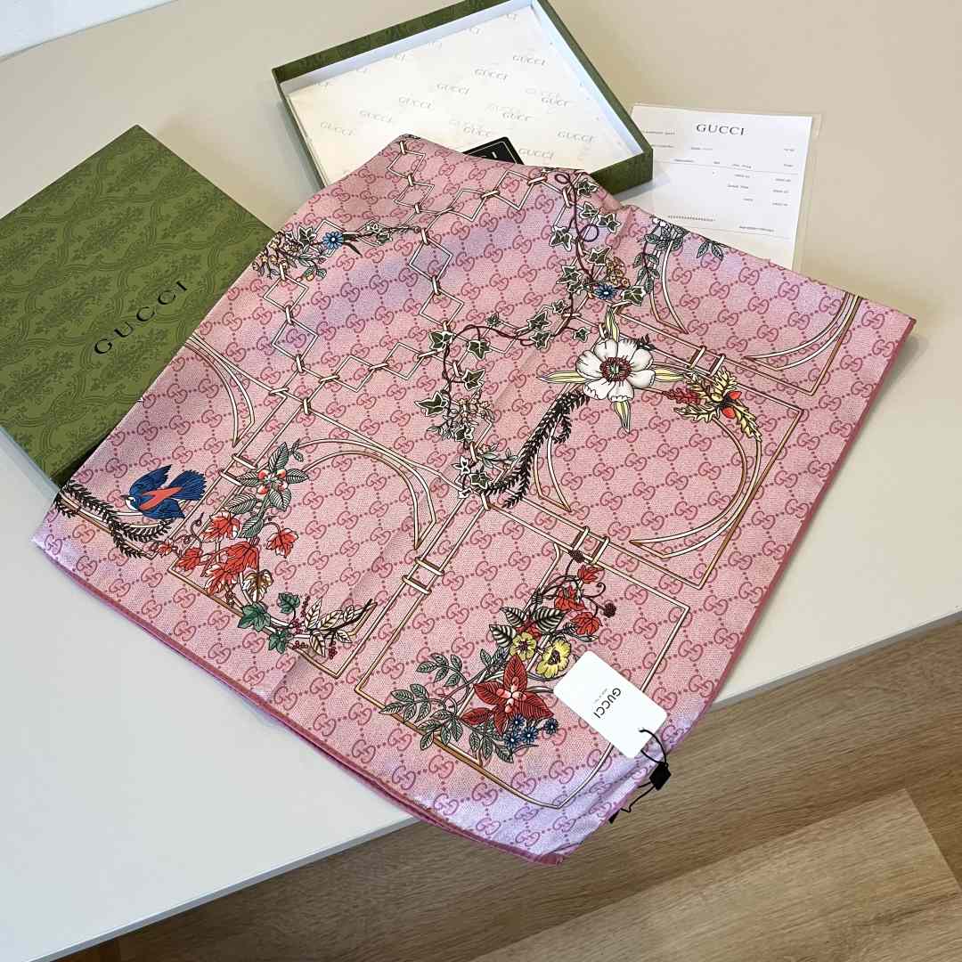 Gucci Printed Silk Carré - DesignerGu
