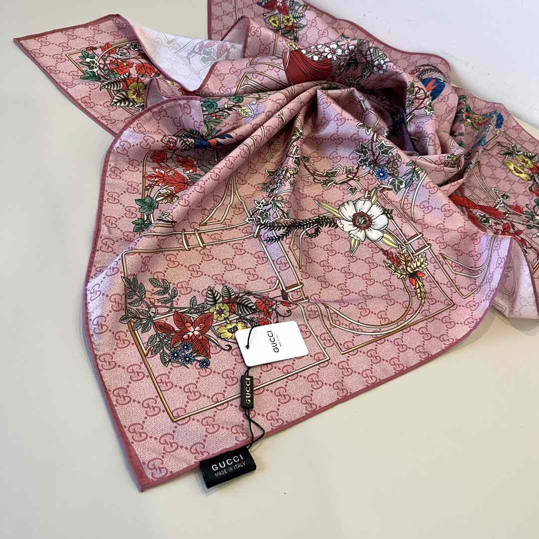 Gucci Printed Silk Carré - DesignerGu