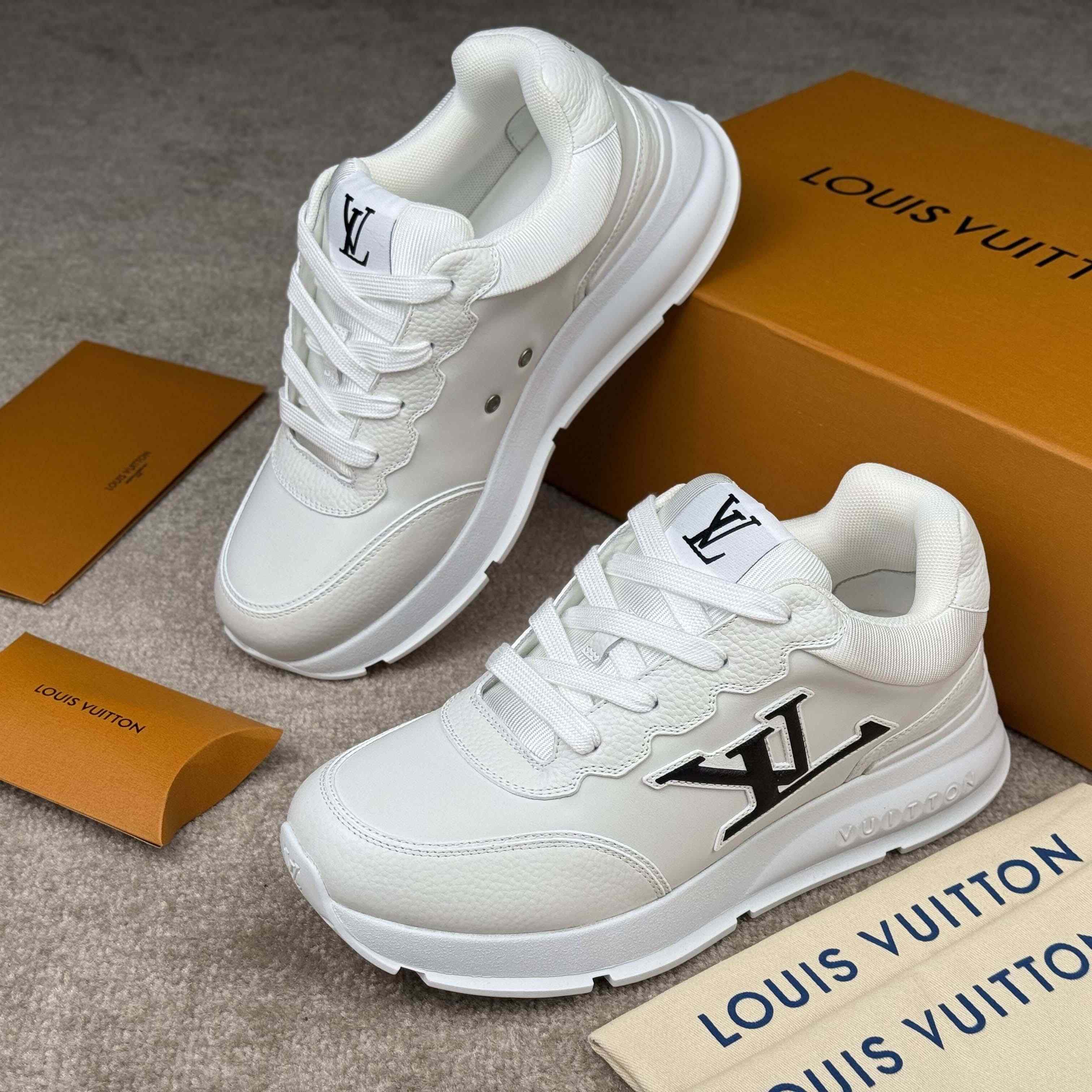 Louis Vuitton LV Classic Sneaker   1AHSTN - DesignerGu