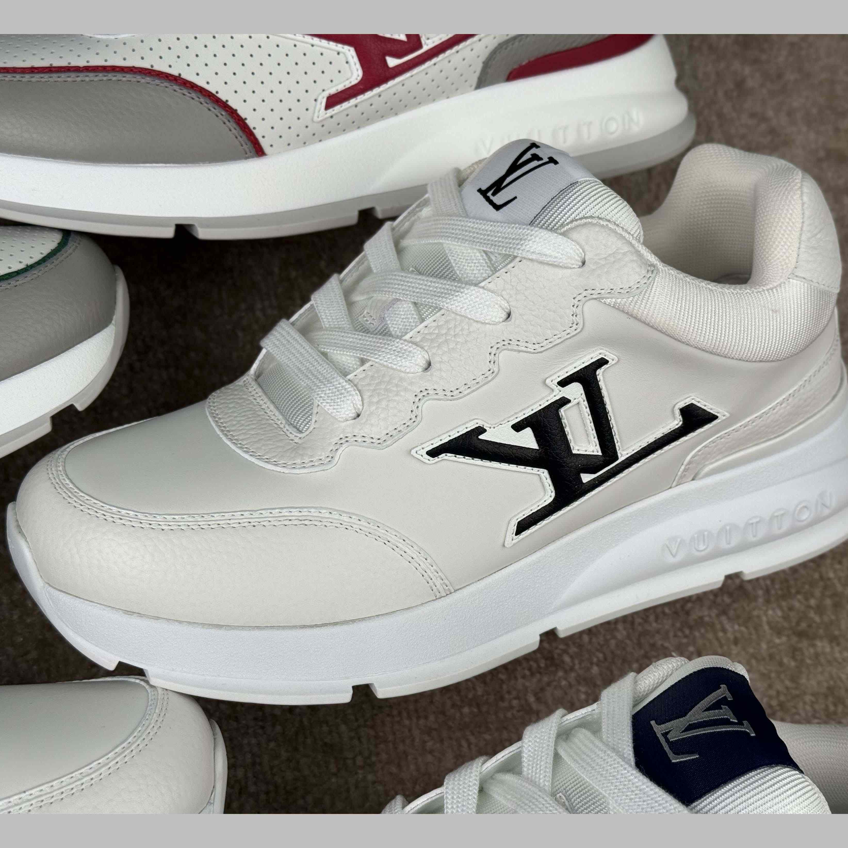 Louis Vuitton LV Classic Sneaker   1AHSTN - DesignerGu