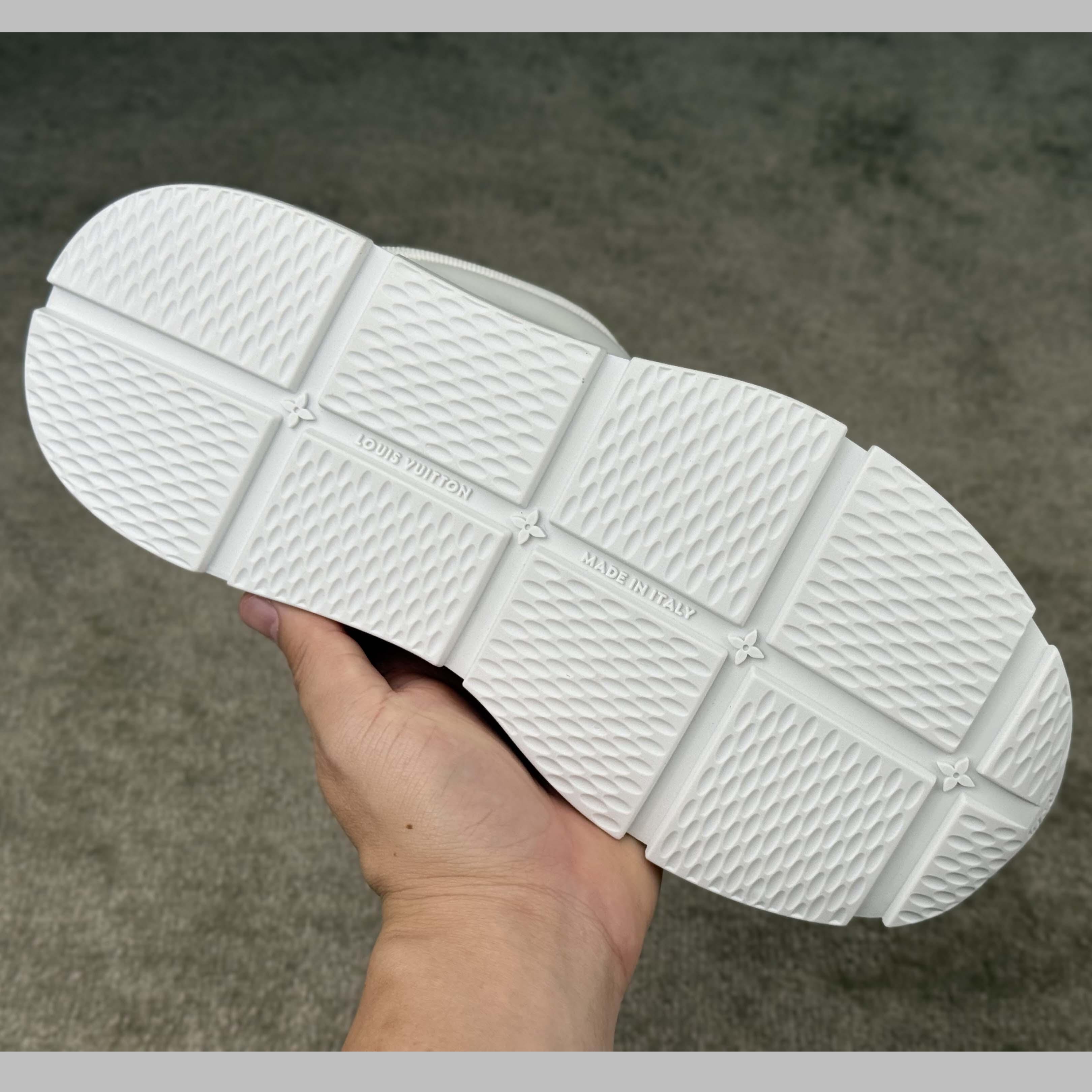 Louis Vuitton LV Classic Sneaker   1AHSTN - DesignerGu