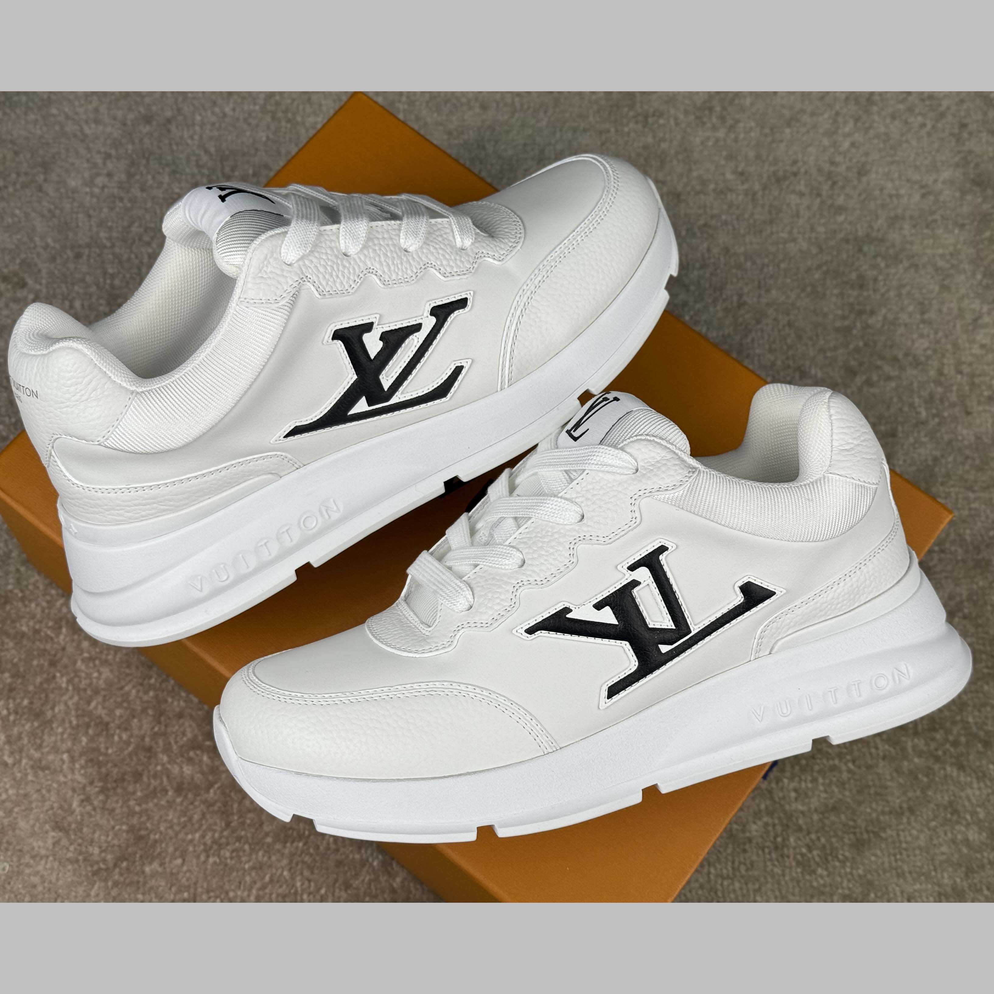 Louis Vuitton LV Classic Sneaker   1AHSTN - DesignerGu