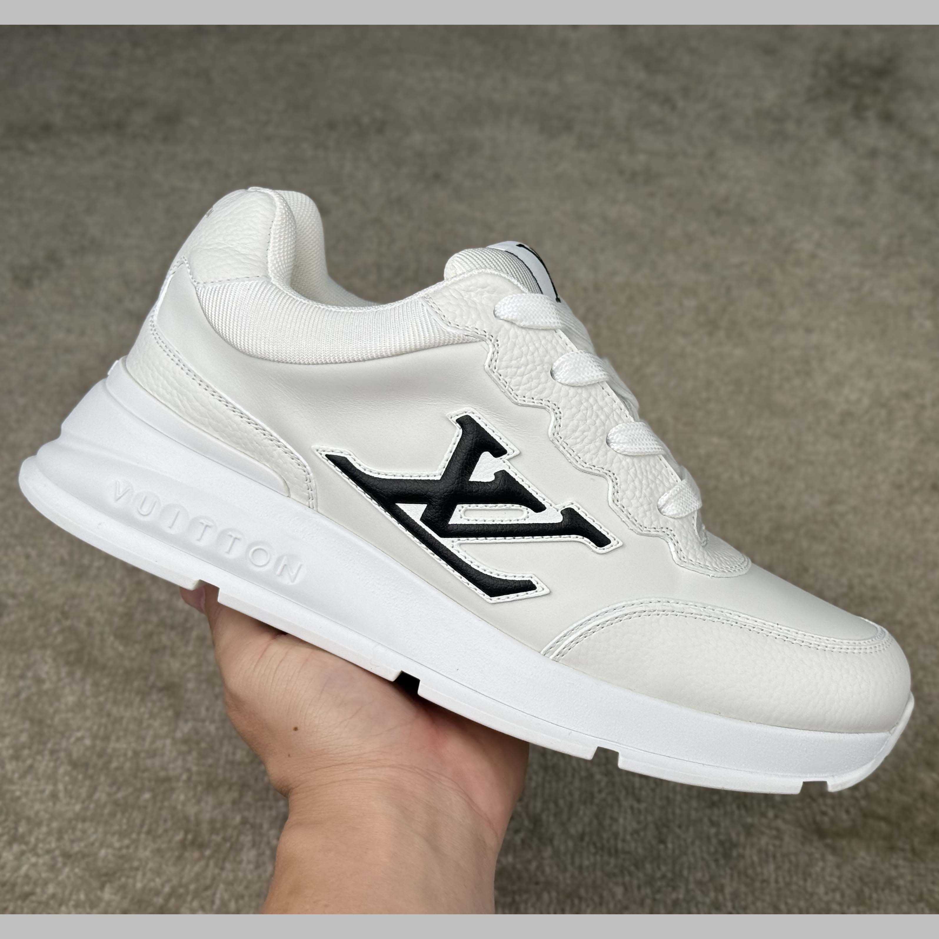 Louis Vuitton LV Classic Sneaker   1AHSTN - DesignerGu