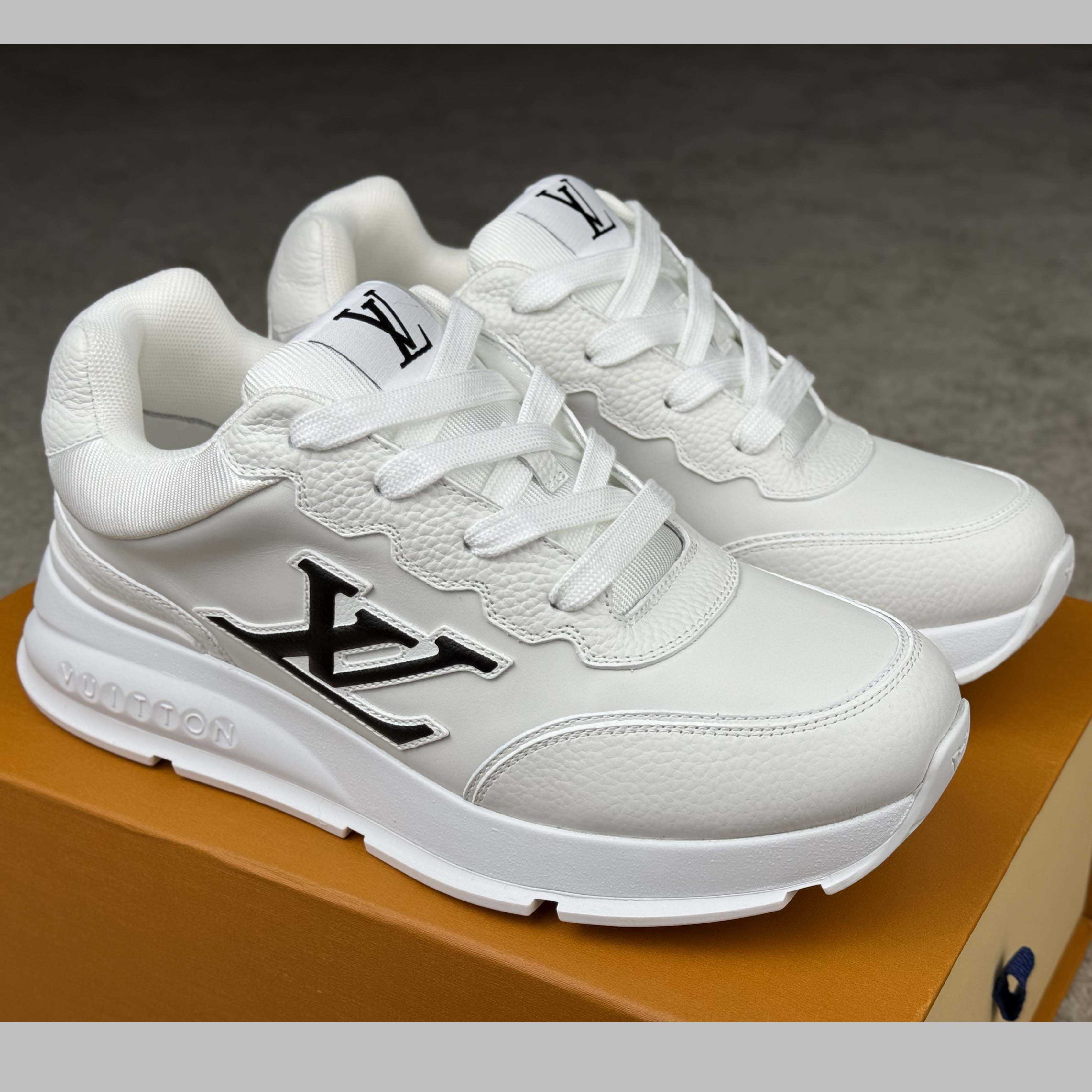 Louis Vuitton LV Classic Sneaker   1AHSTN - DesignerGu